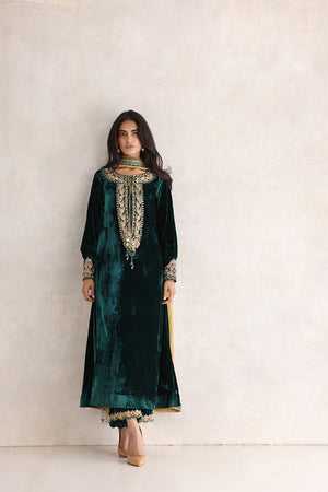 Pakistani Emerald Green Hand Embroidered Velvet Salwar Kameez (3-Piece) - Image 2