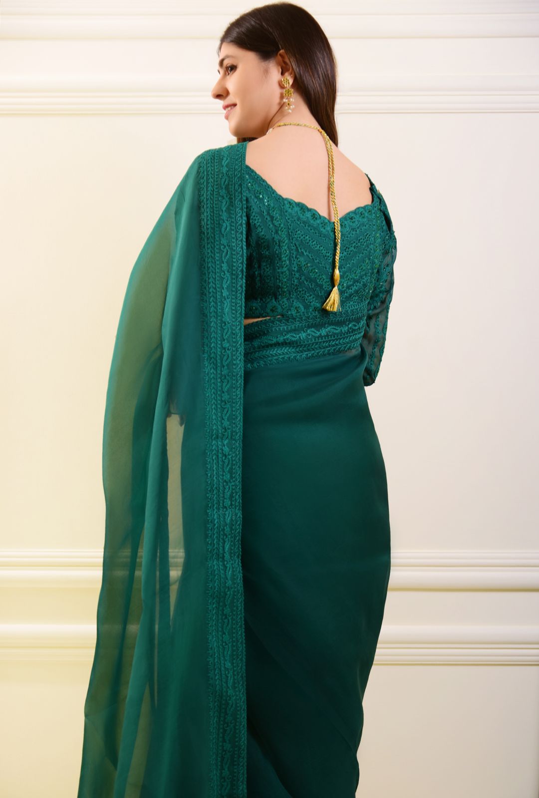 Pakistani Poison Green Hand Ari Embroidered Pure Organza Saree (2-Piece) - Image 2