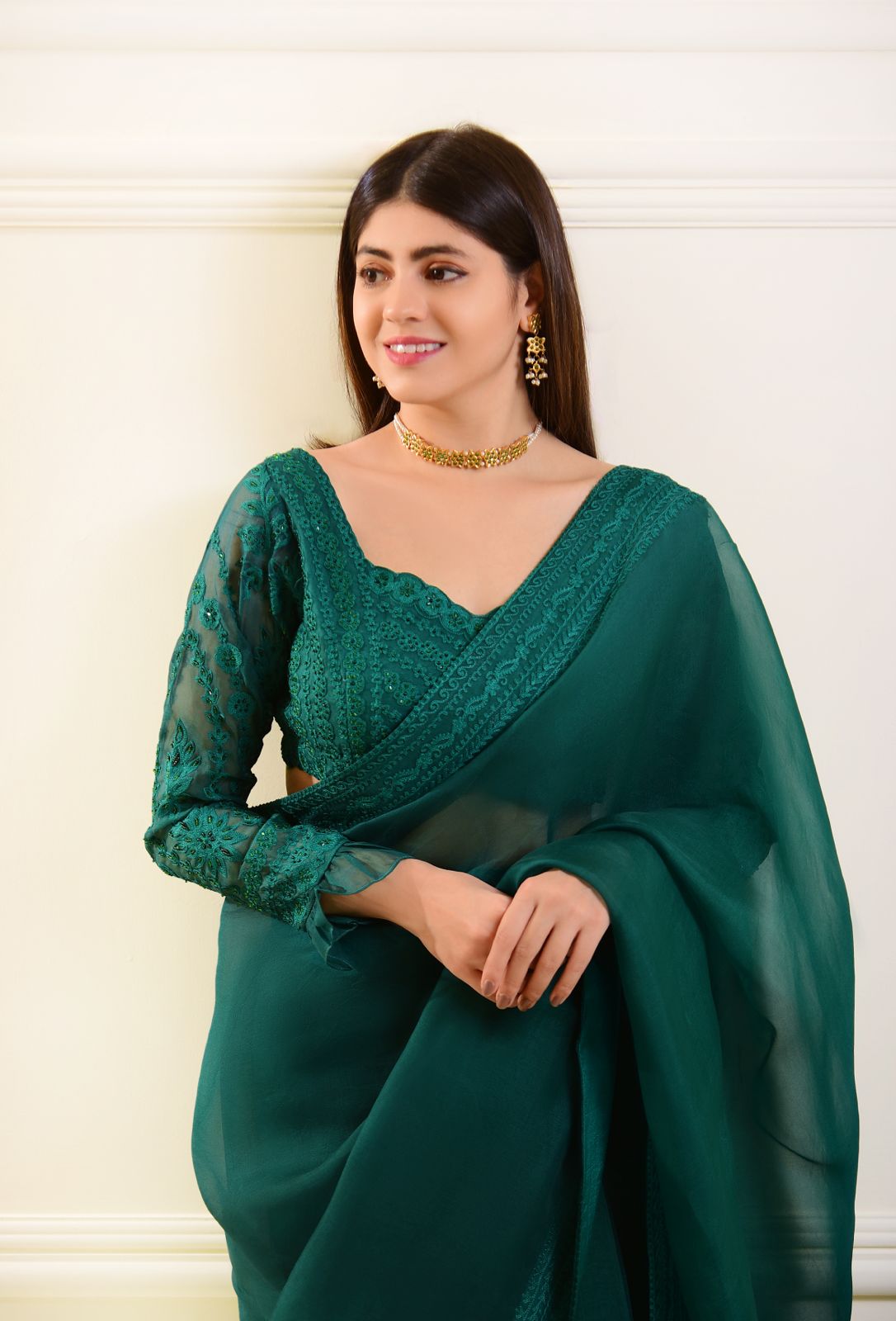 Pakistani Poison Green Hand Ari Embroidered Pure Organza Saree (2-Piece) - Image 4