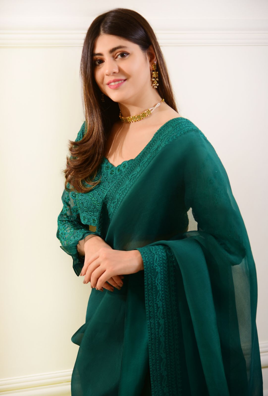 Pakistani Poison Green Hand Ari Embroidered Pure Organza Saree (2-Piece) - Image 5