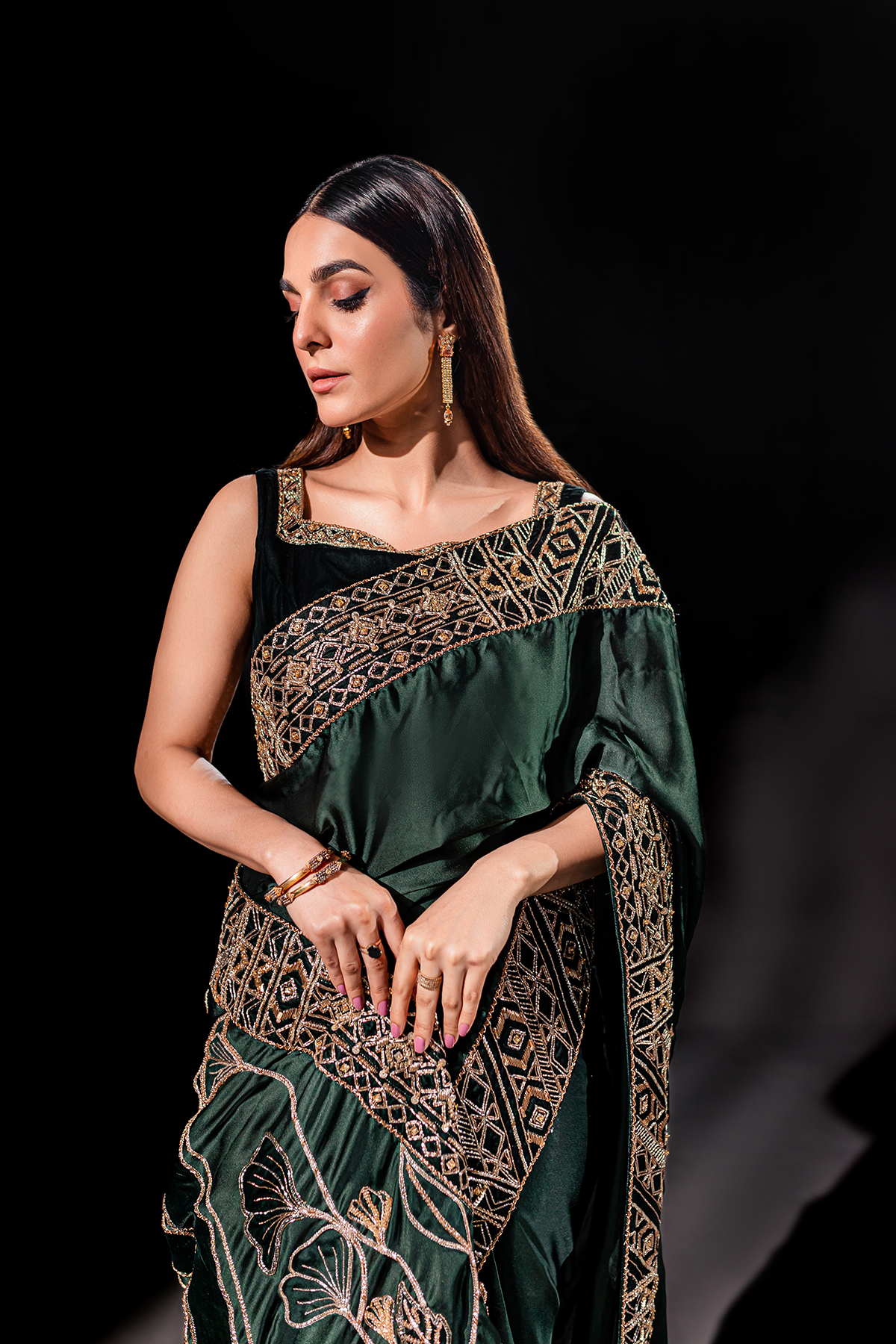 Indian Emerald Green Zardozi Silk Saree (2-Piece) - Image 3