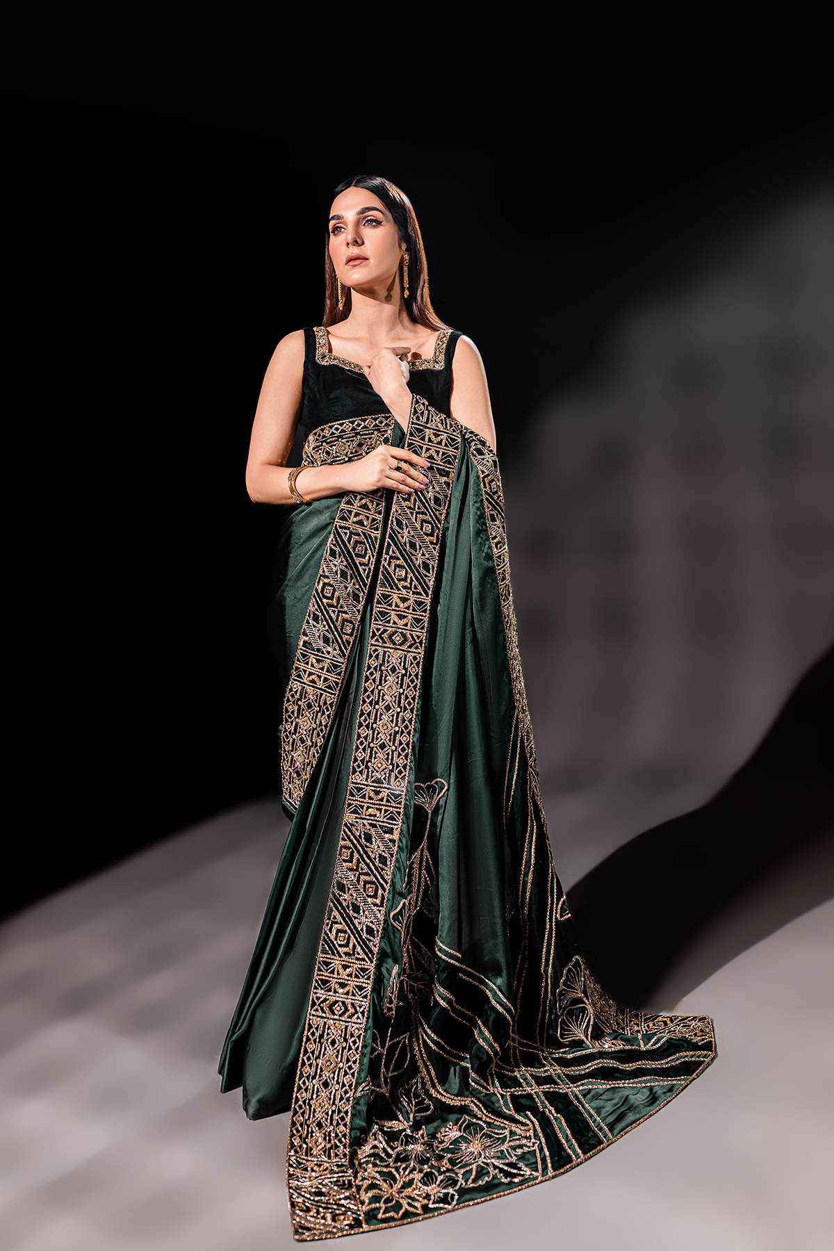 Indian Emerald Green Zardozi Silk Saree (2-Piece) - Image 8