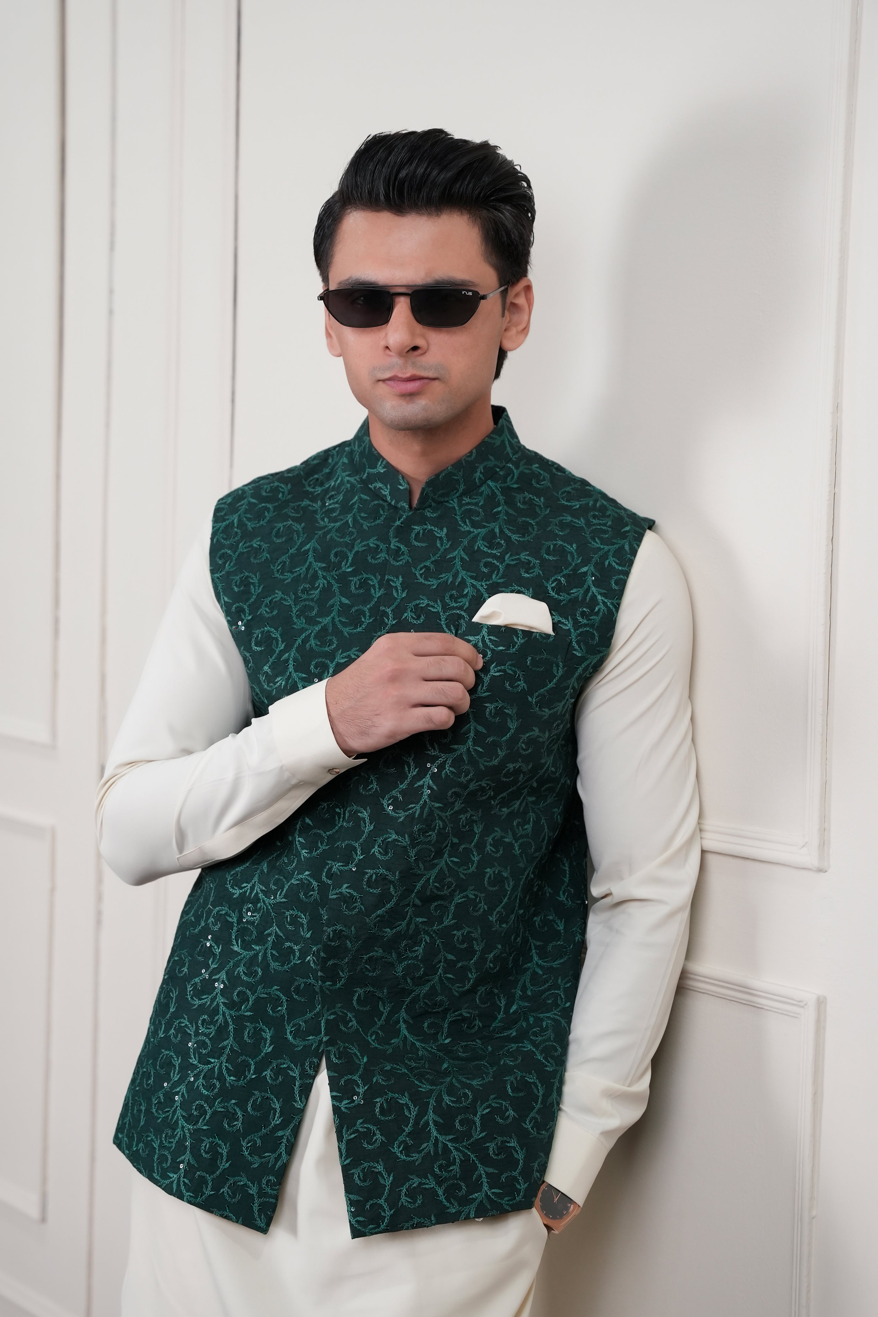 Green Sequin Embroidered Waistcoat Kurta Set (3-Piece) - Image 4