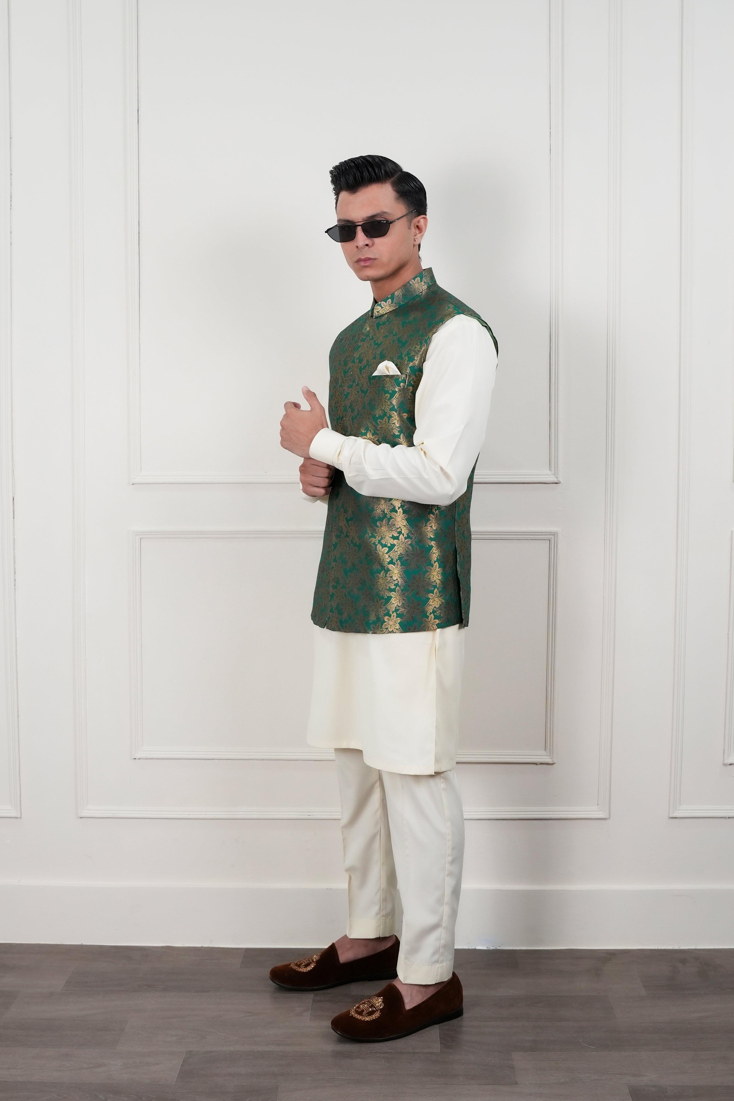 Green Multi-Colour Jamawar Waistcoat Kurta (3-Piece) - Image 6