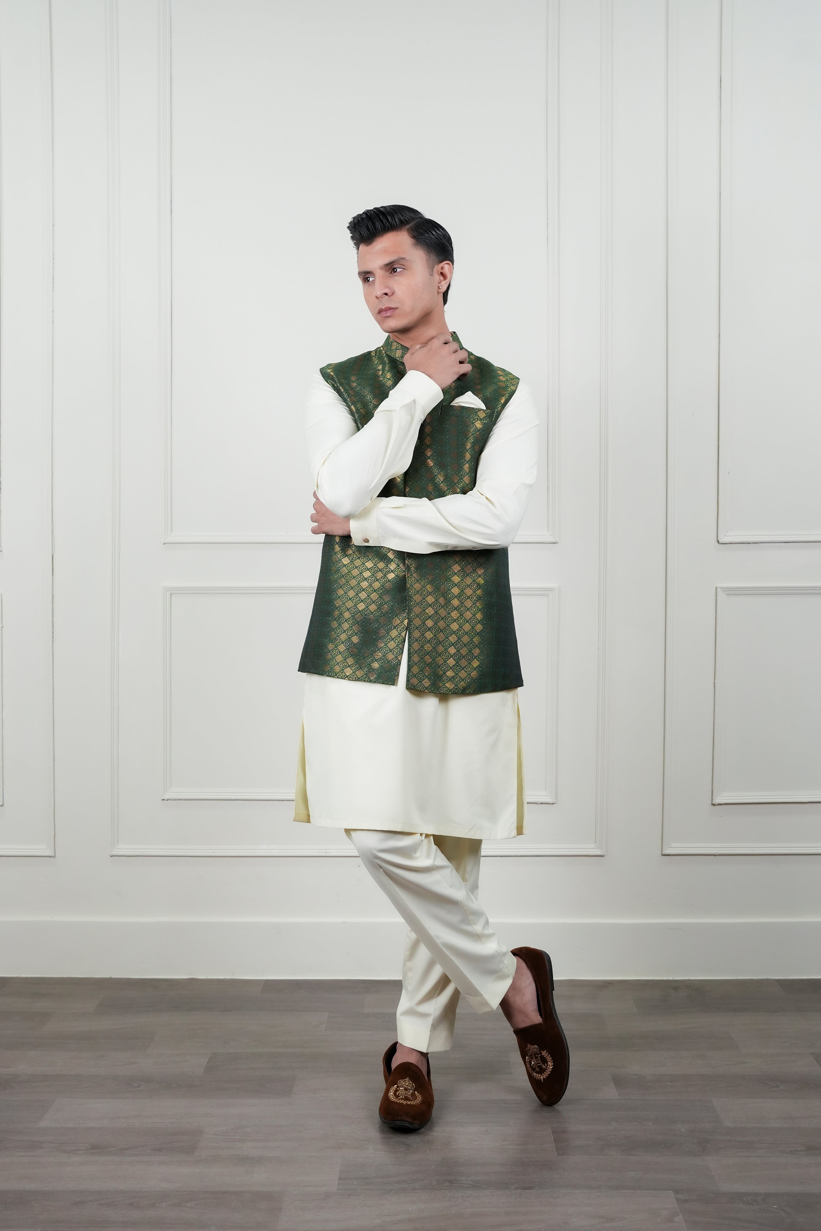 Emerald Green Zari Jamawar Waistcoat Kurta (3-Piece) - Image 2