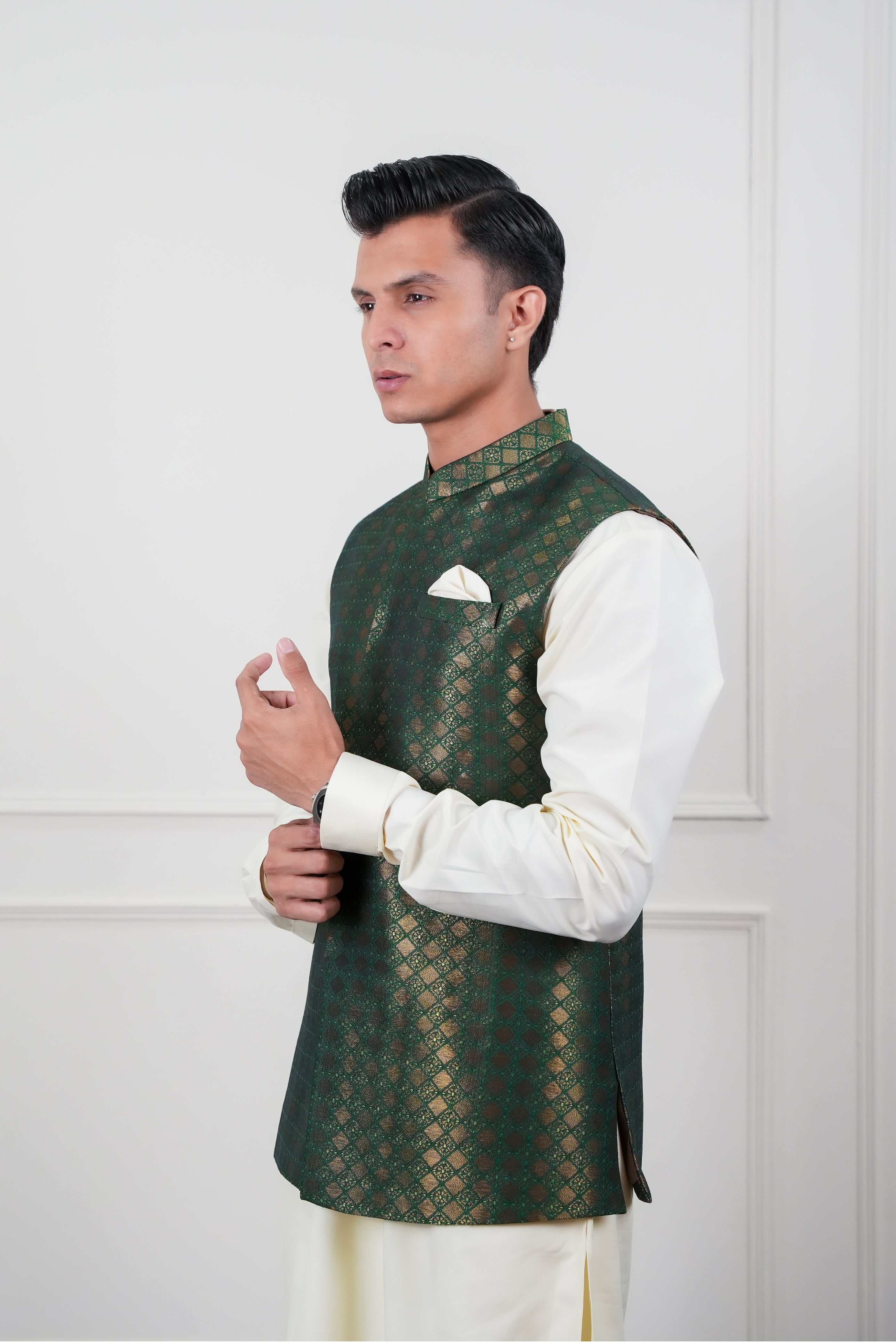 Emerald Green Zari Jamawar Waistcoat Kurta (3-Piece) - Image 4