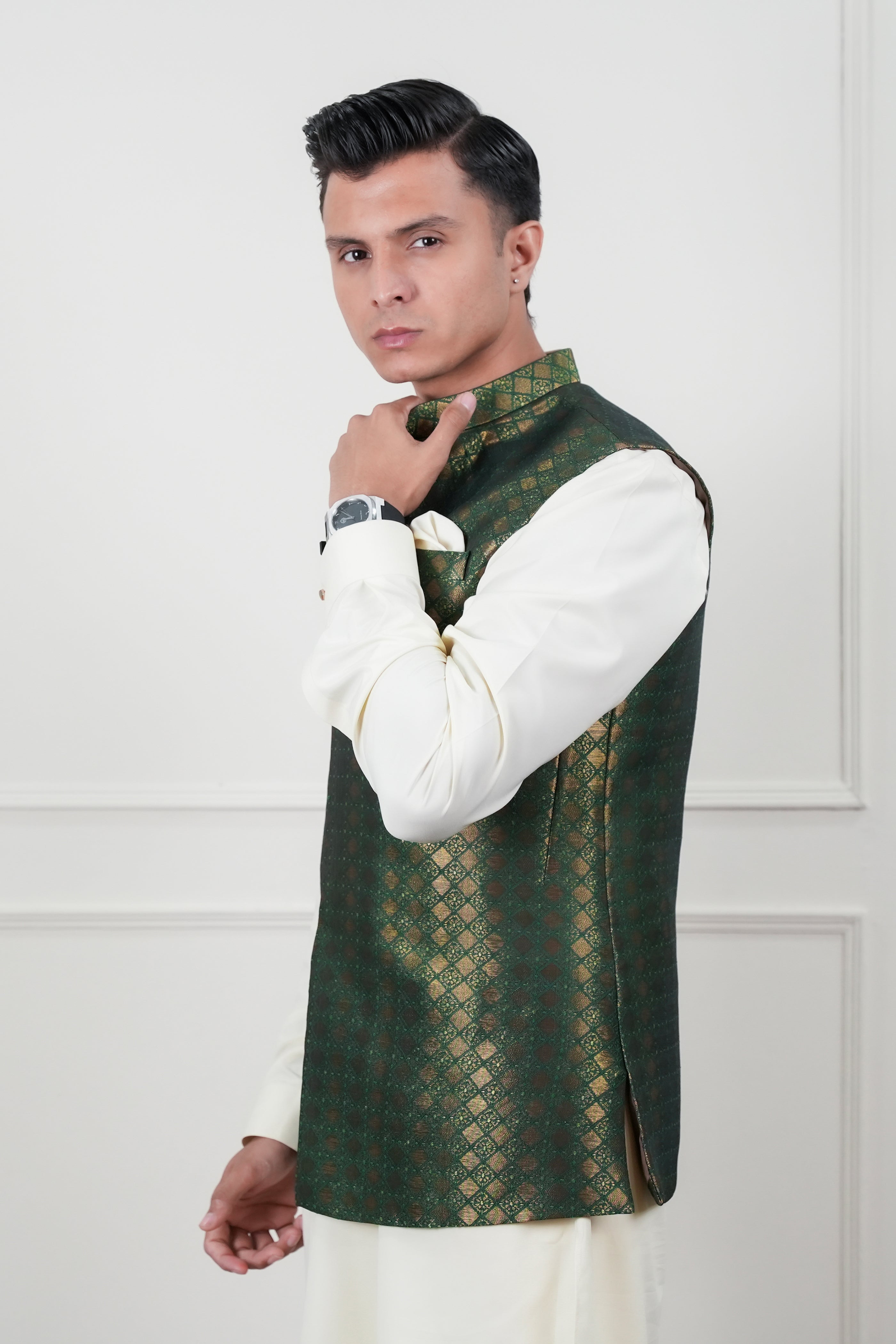 Emerald Green Zari Jamawar Waistcoat Kurta (3-Piece) - Image 6