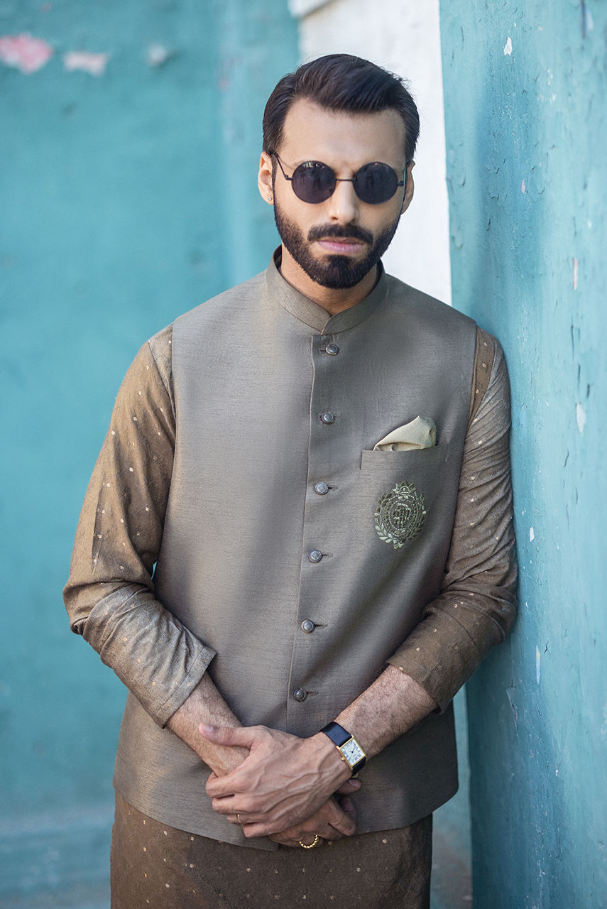 Mehndi Green Embroidered Raw Silk Waistcoat Kurta (3-Piece) - Image 2