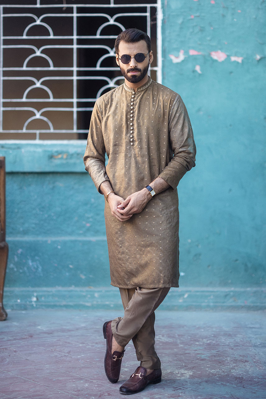 Mehndi Green Embroidered Raw Silk Waistcoat Kurta (3-Piece) - Image 4