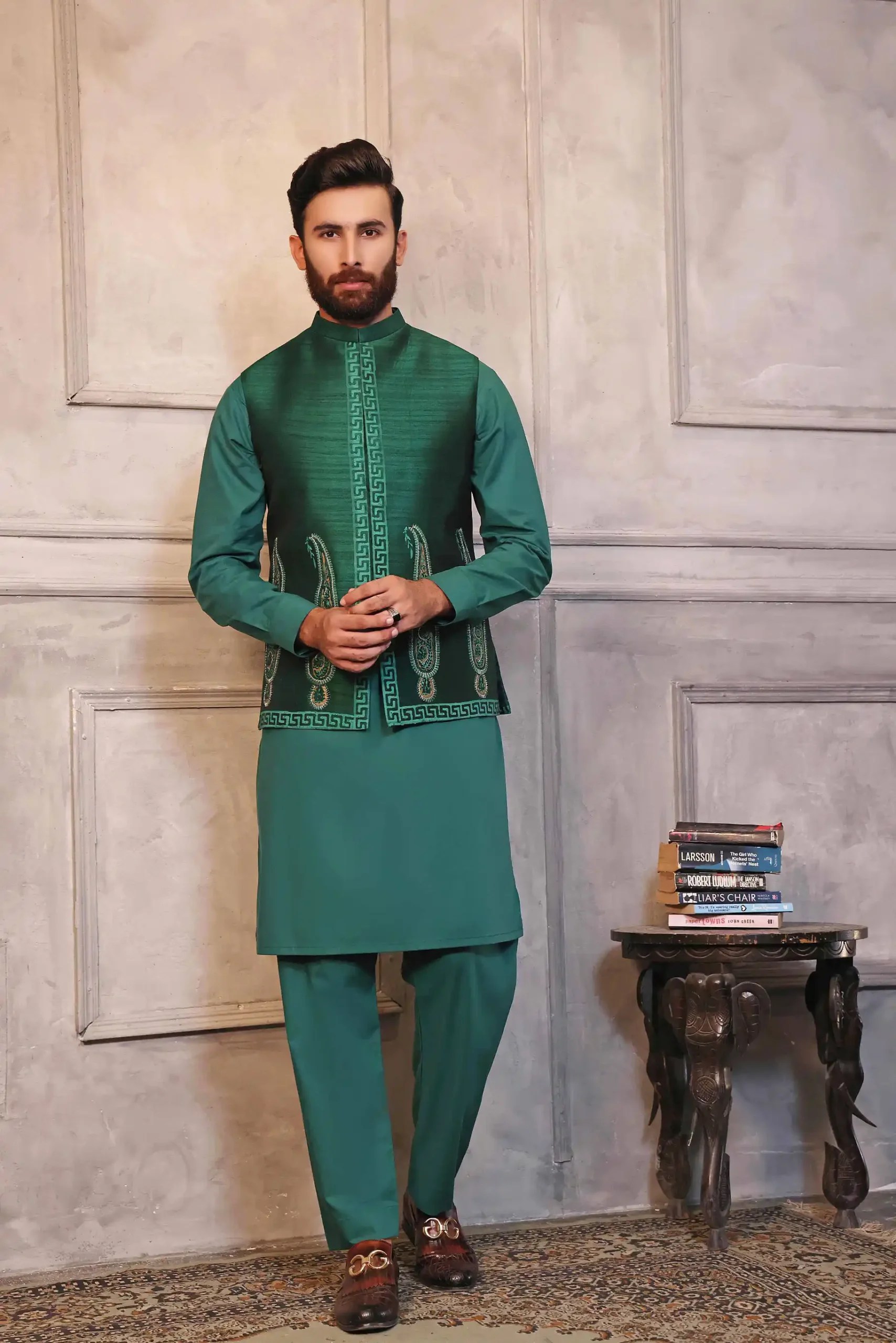 Castleton Green Embroidered Silk-Blend Waistcoat (3-Piece) - Image 2