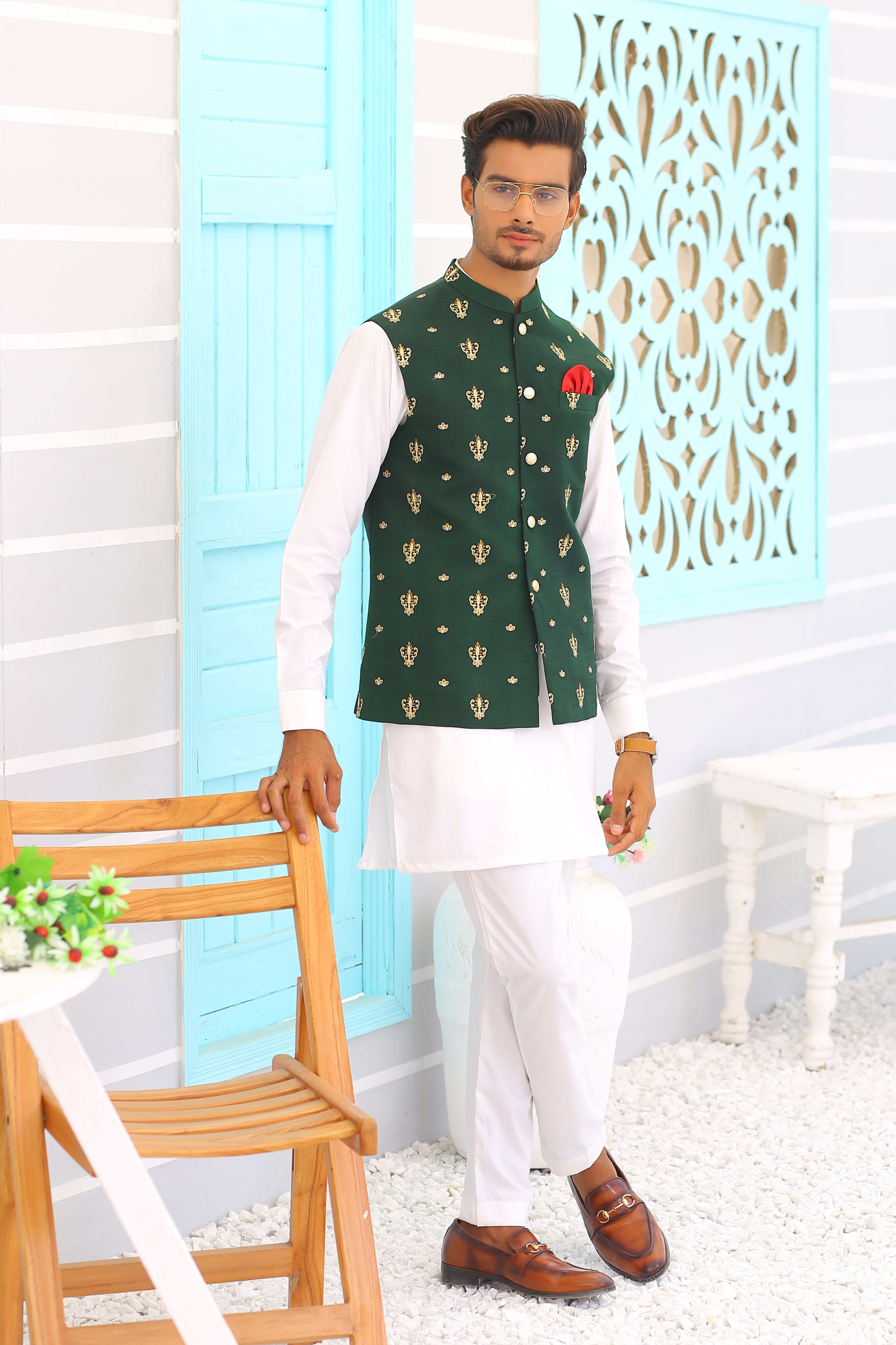 Deep Green Embroidered Silk-Blend Waistcoat (3-Piece) - Image 4