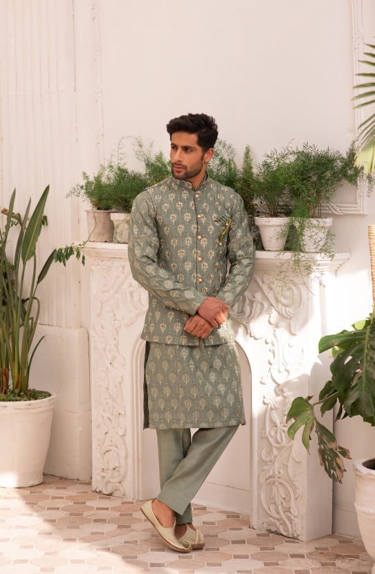 Jade Green Embroidered Silk-Blend Waistcoat Kurta (3-Piece) - Image 4