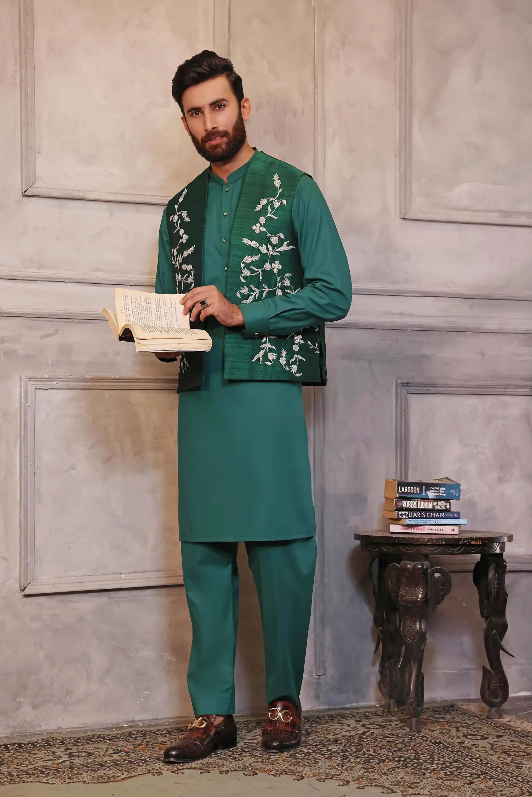 Sea-Green Hand-Embroidered Silk Blend Waistcoat Kurta (3-Piece) - Image 2