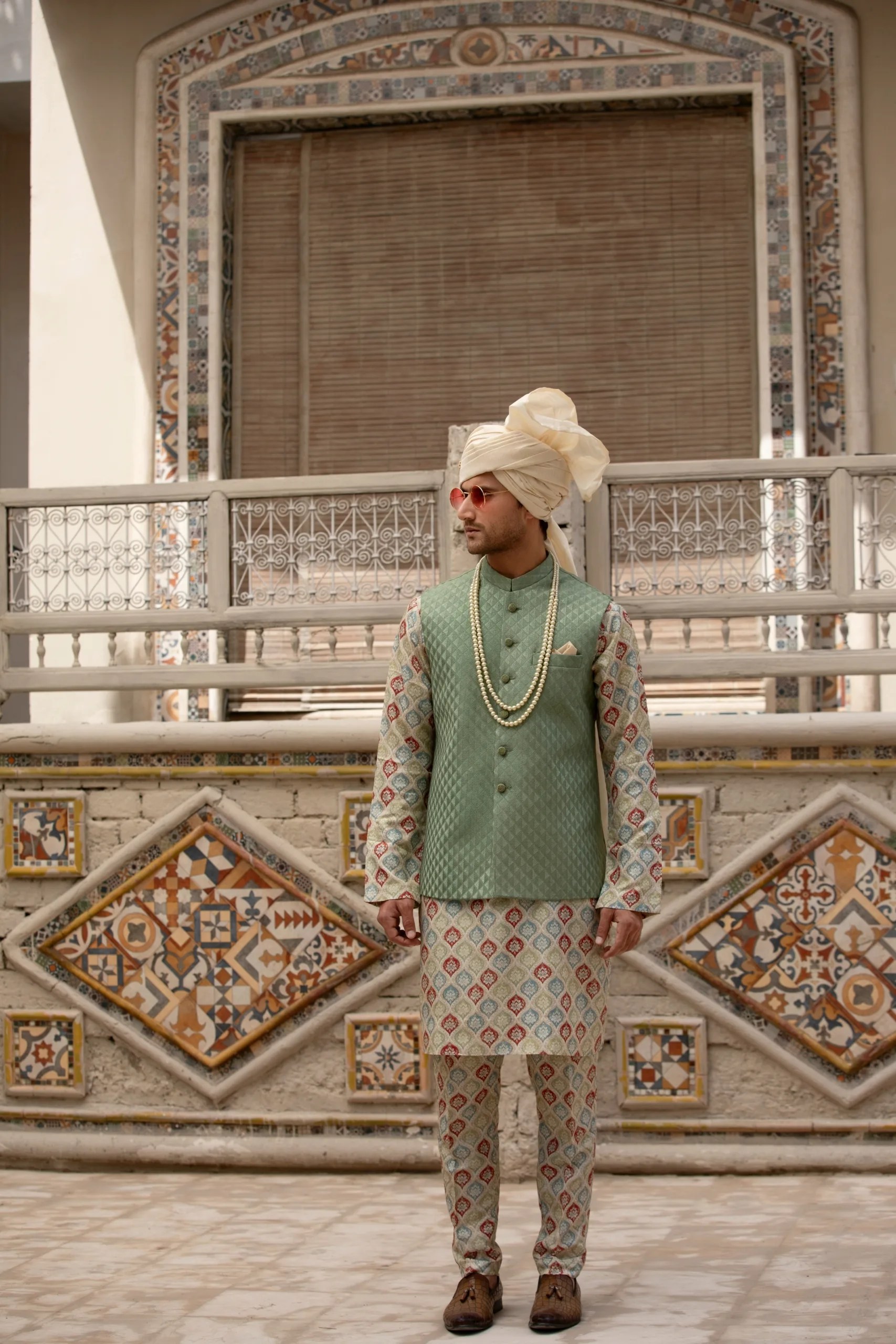 Soft Green Geometric Silk-Blend Waistcoat Kurta (3-Piece) - Image 2