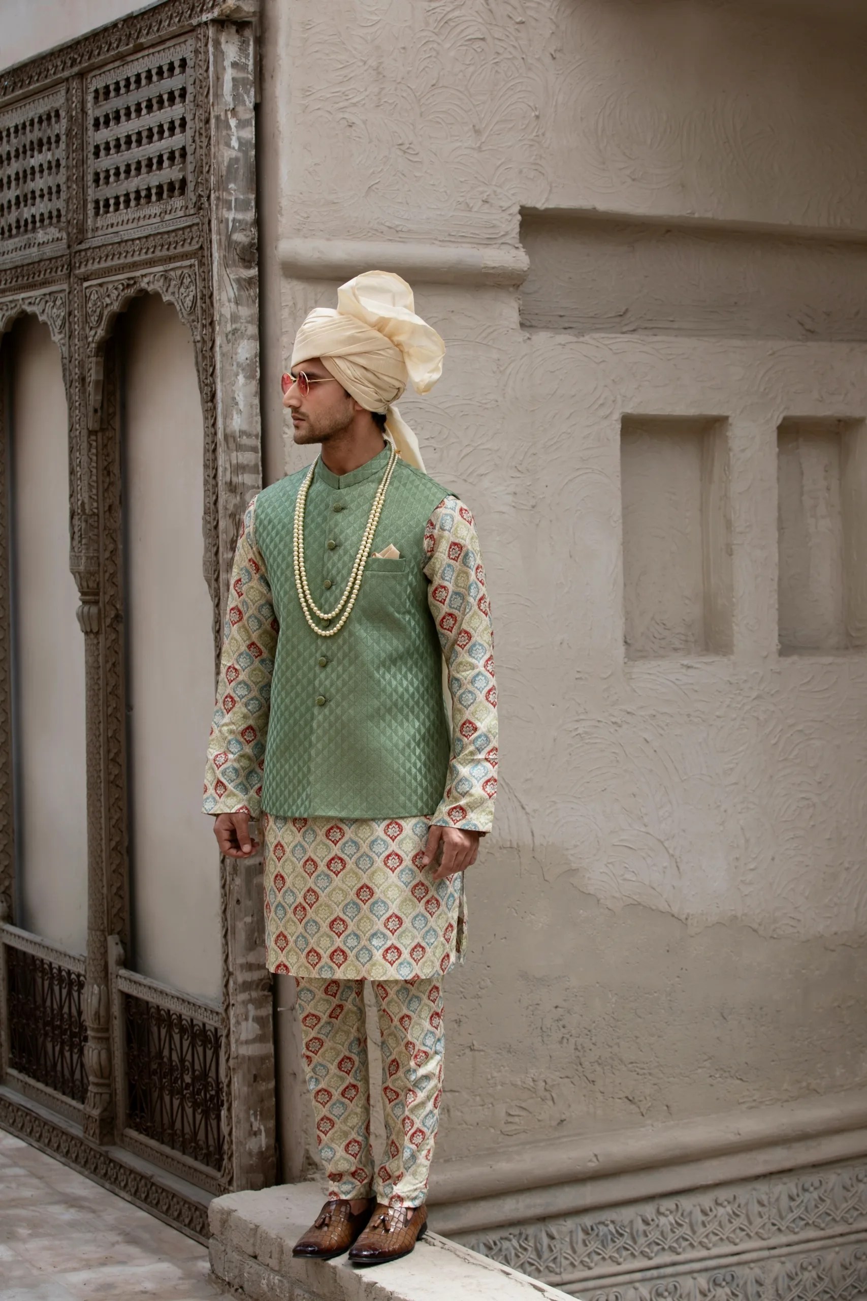 Soft Green Geometric Silk-Blend Waistcoat Kurta (3-Piece) - Image 3