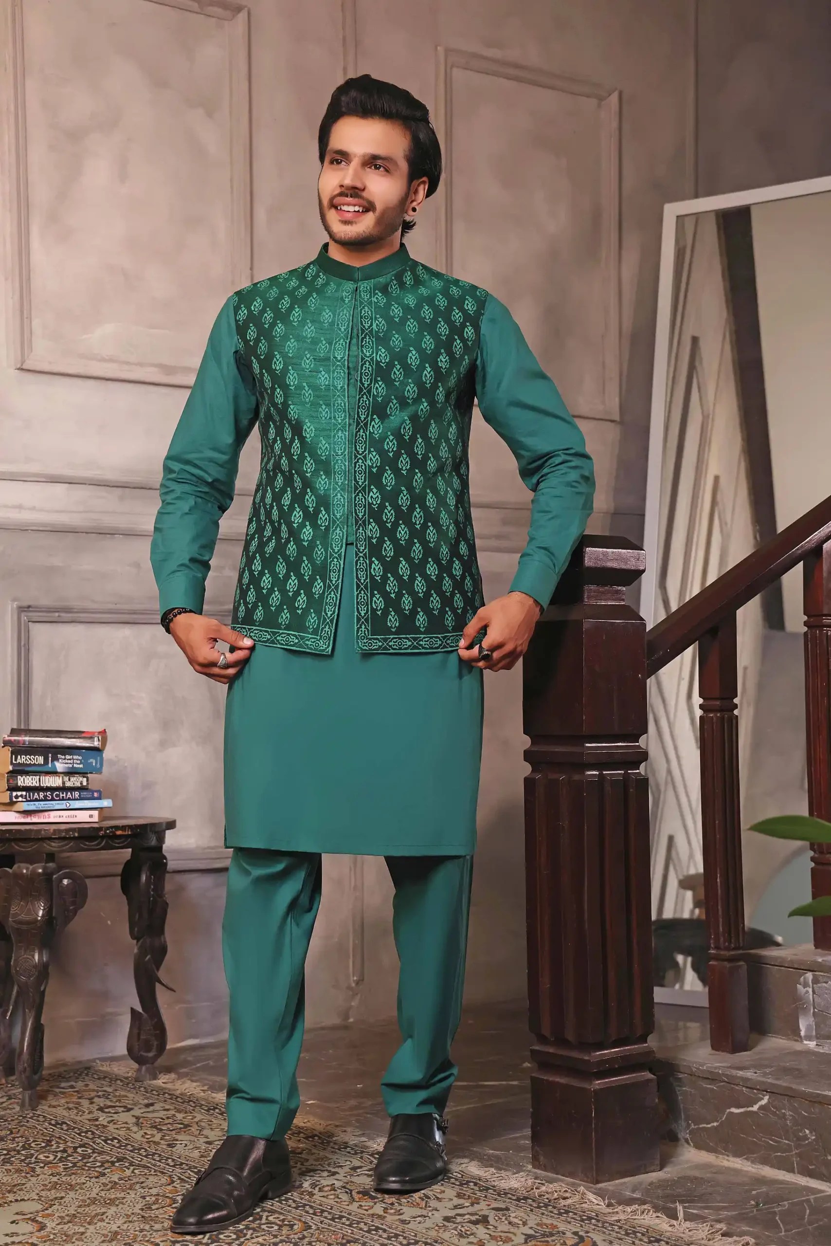 Evergreen Golden Motif Silk-Blend Waistcoat Kurta (3-Piece) - Image 2