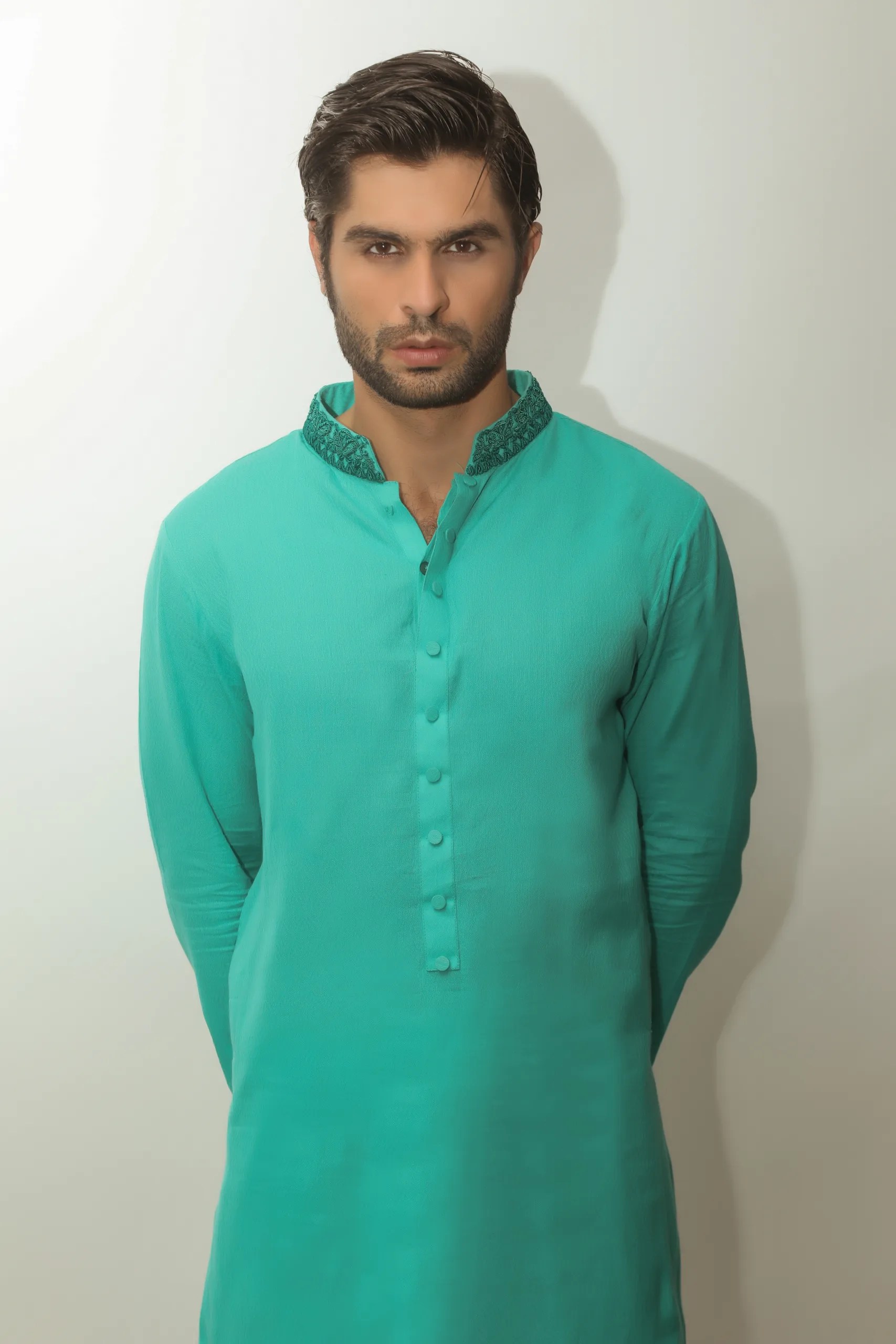 Green Embroidered Solid Kurta (1-Pc) - Image 1