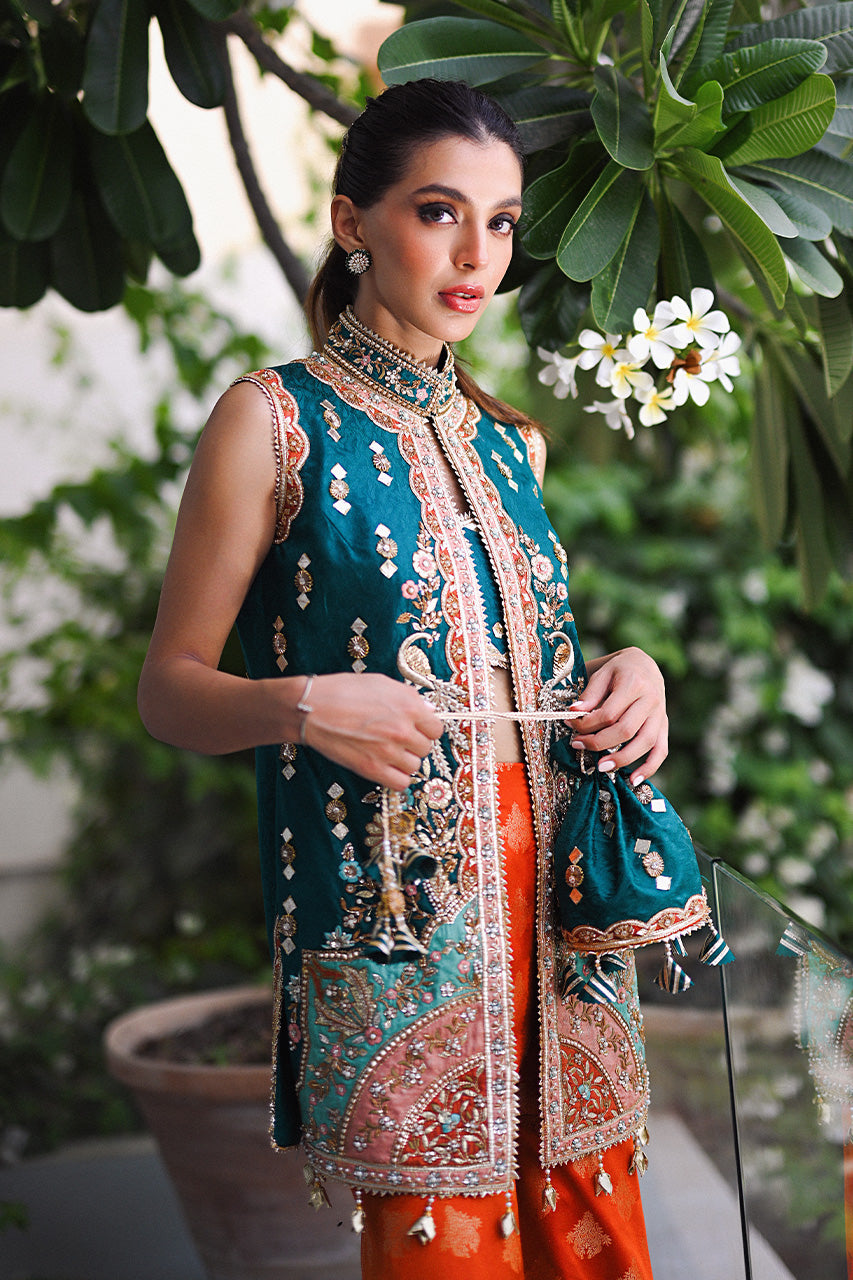 Emerald Green Zardozi Jamawar Jacket & Brocade Gharara (3-Piece) - Image 7