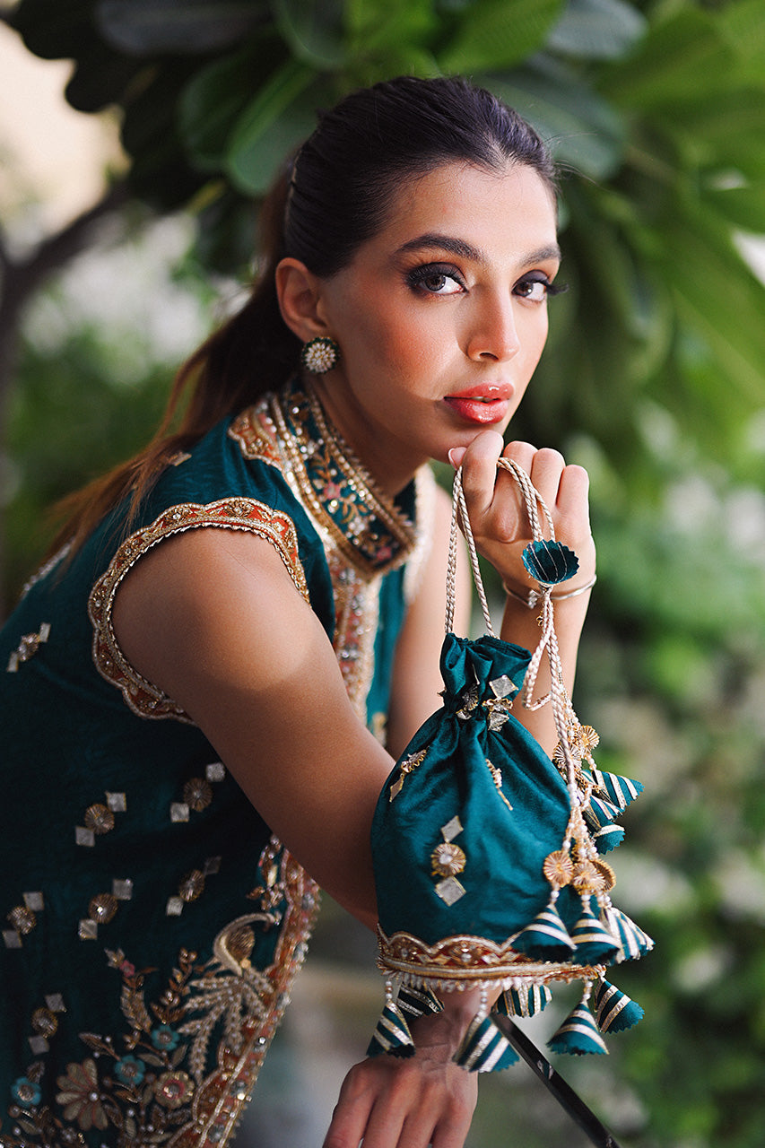 Emerald Green Zardozi Jamawar Jacket & Brocade Gharara (2-Piece) - Image 8