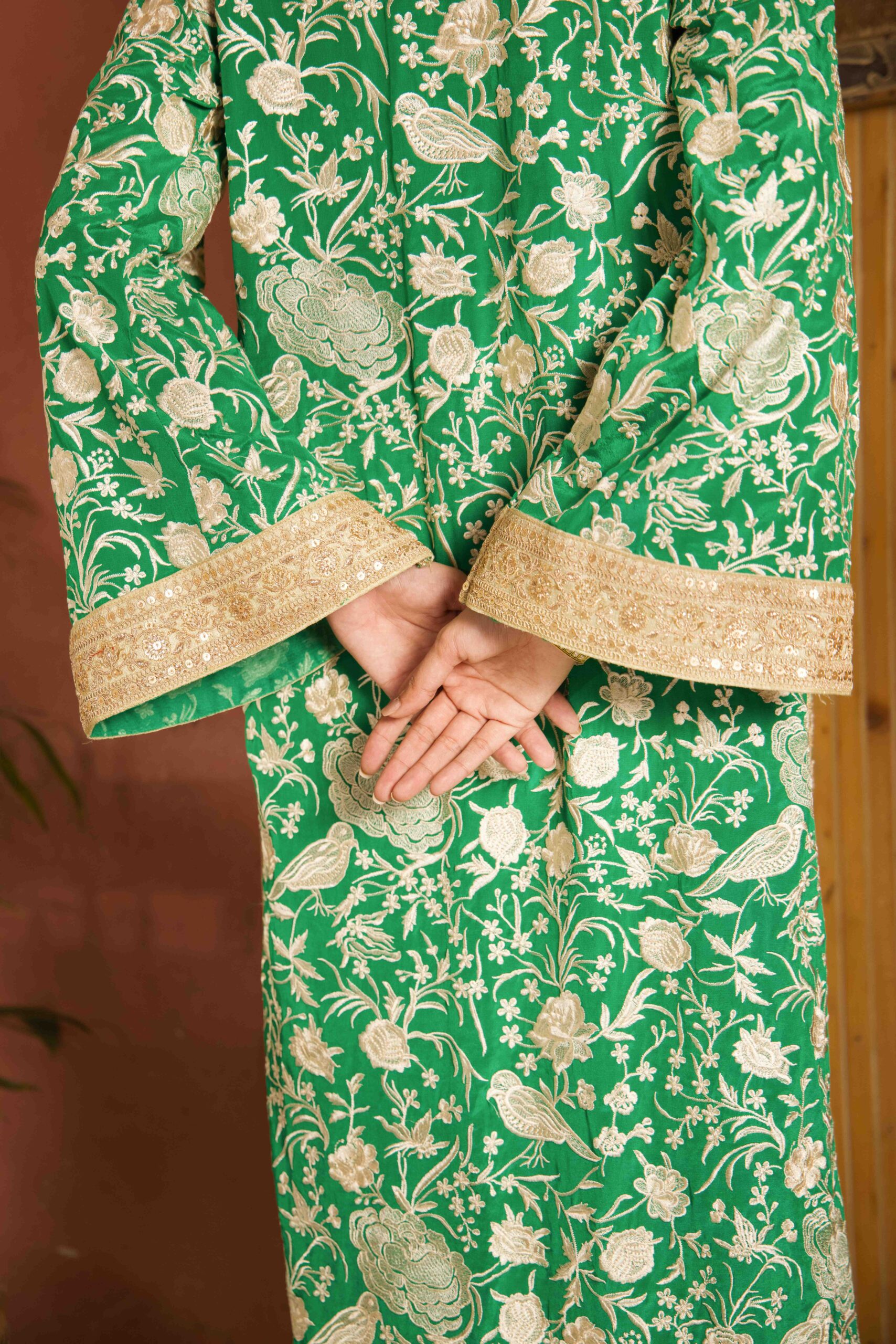Pakistani Emerald Green Parsi Garra Crepe Silk Kaftan (2-Piece) - Image 4