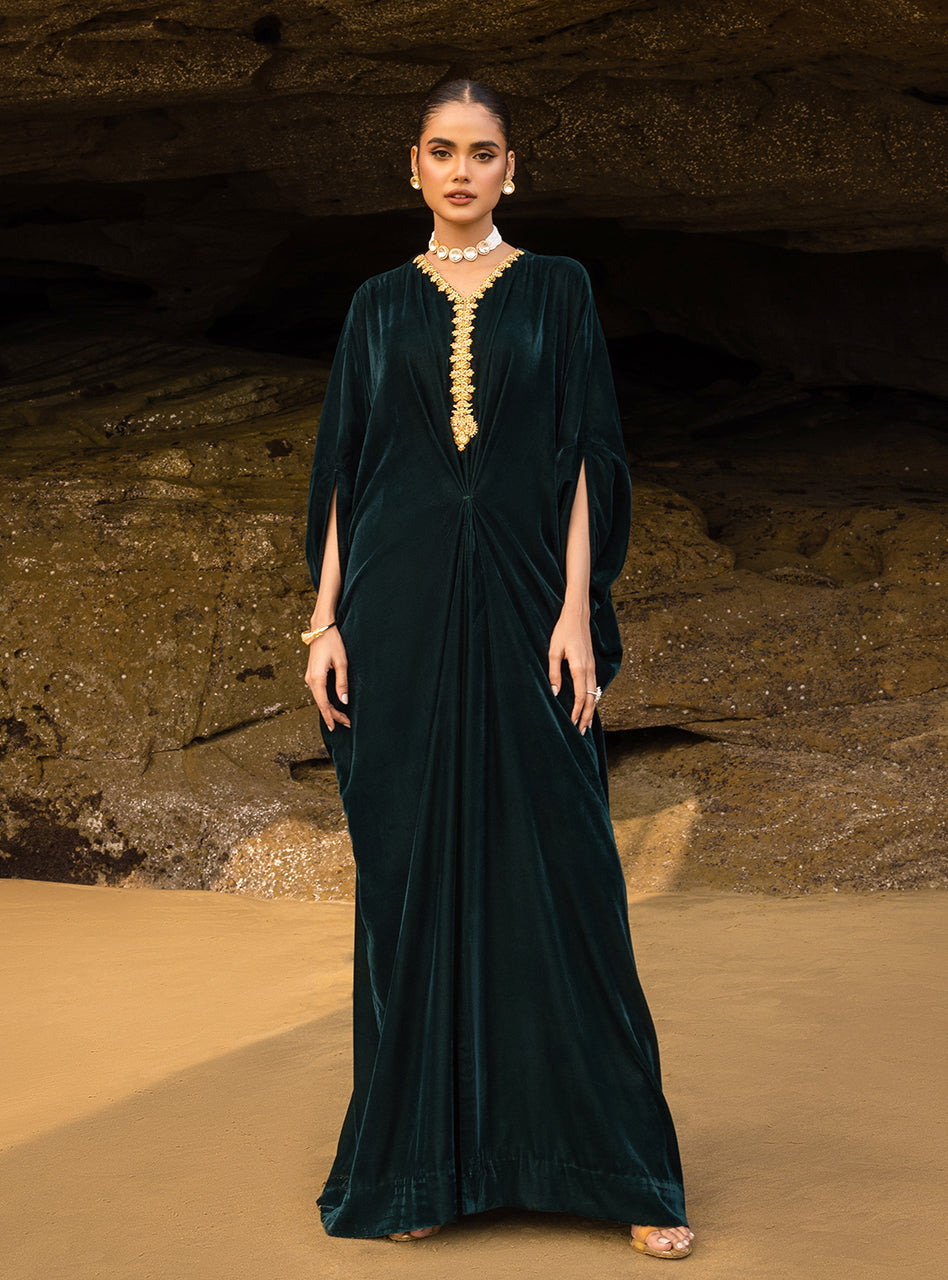 Pakistani Deep Emerald Gold Embroidered Velvet Kaftan (1-Pc) - Image 2