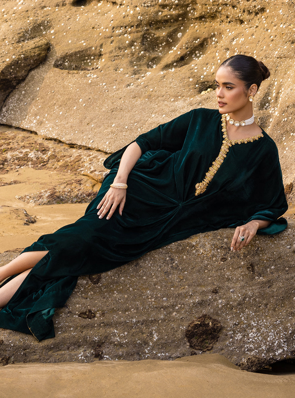 Pakistani Deep Emerald Gold Embroidered Velvet Kaftan (1-Pc) - Image 6
