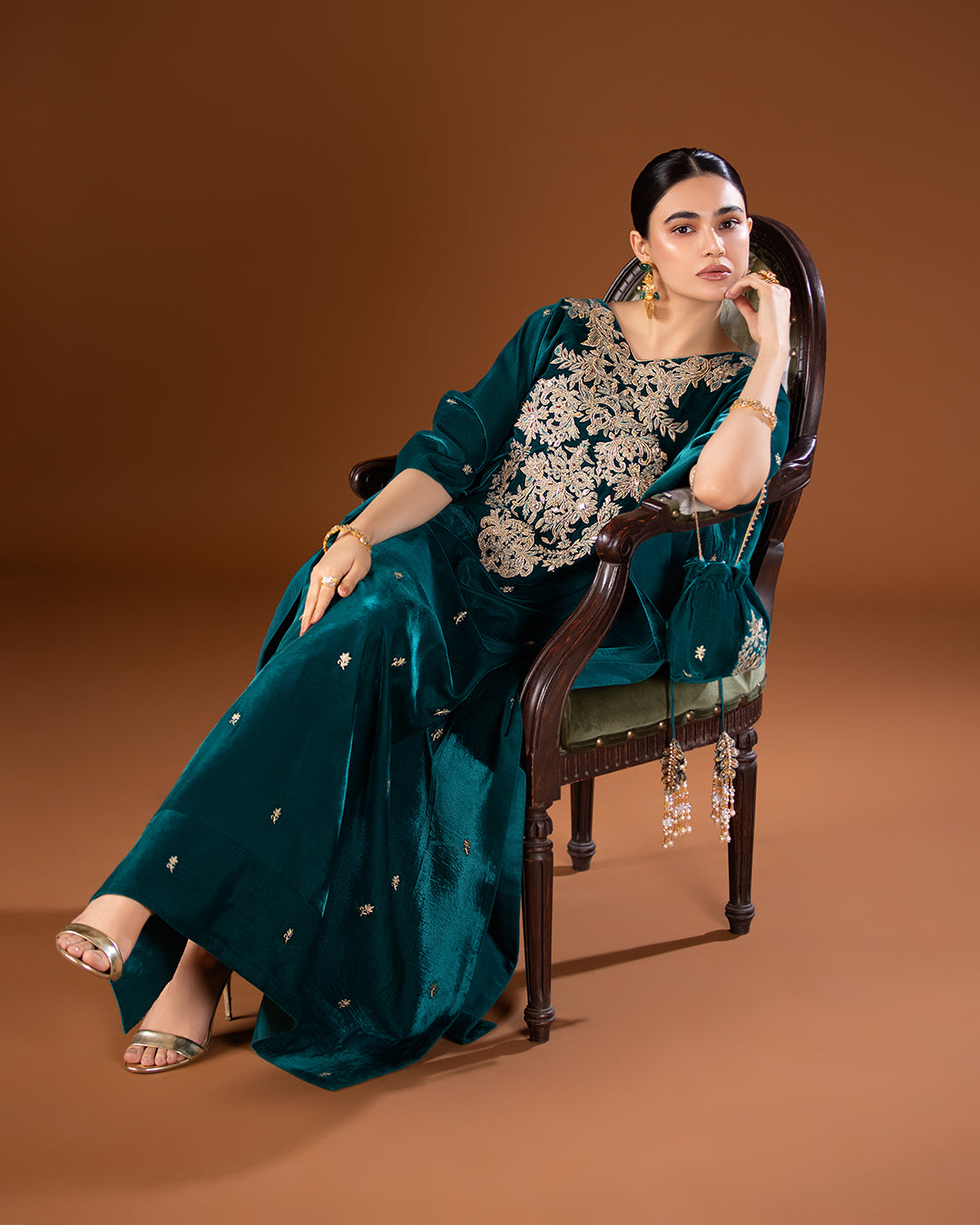 Emerald Green Embroidered Velvet Kaftan (3-Piece) - Image 2
