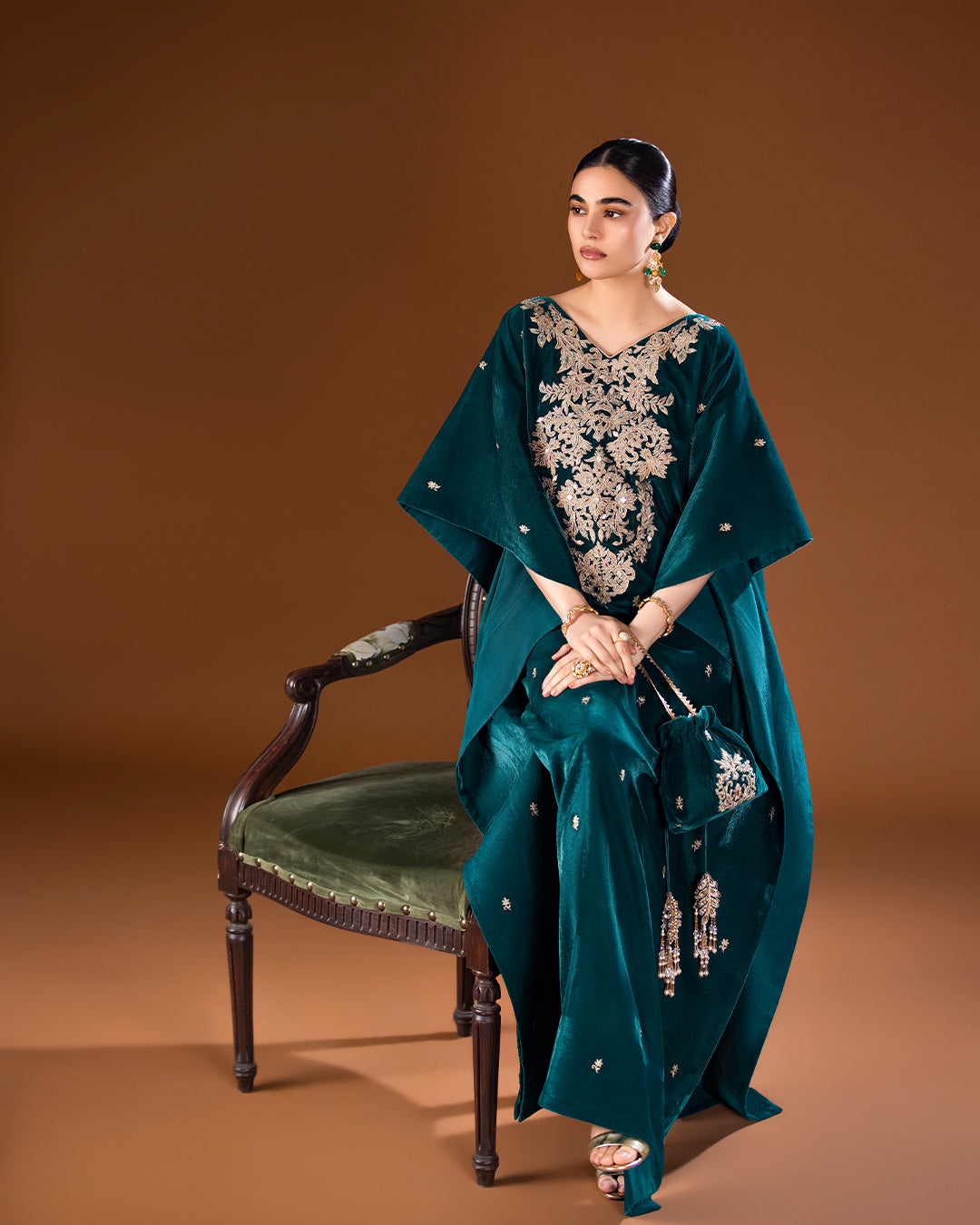 Emerald Green Embroidered Velvet Kaftan (3-Piece) - Image 5