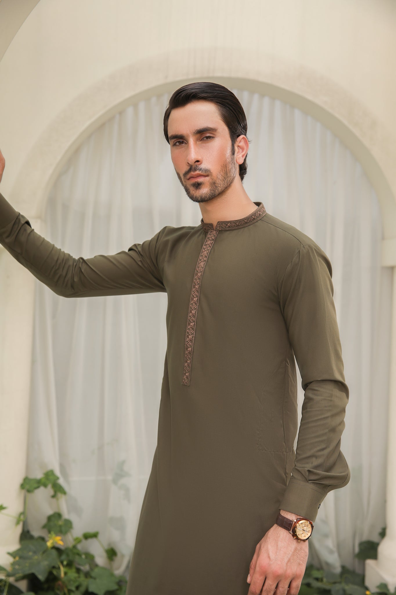 Olive Green Embroidered Blended Fabric Kurta Pajama (2-Piece) - Image 1