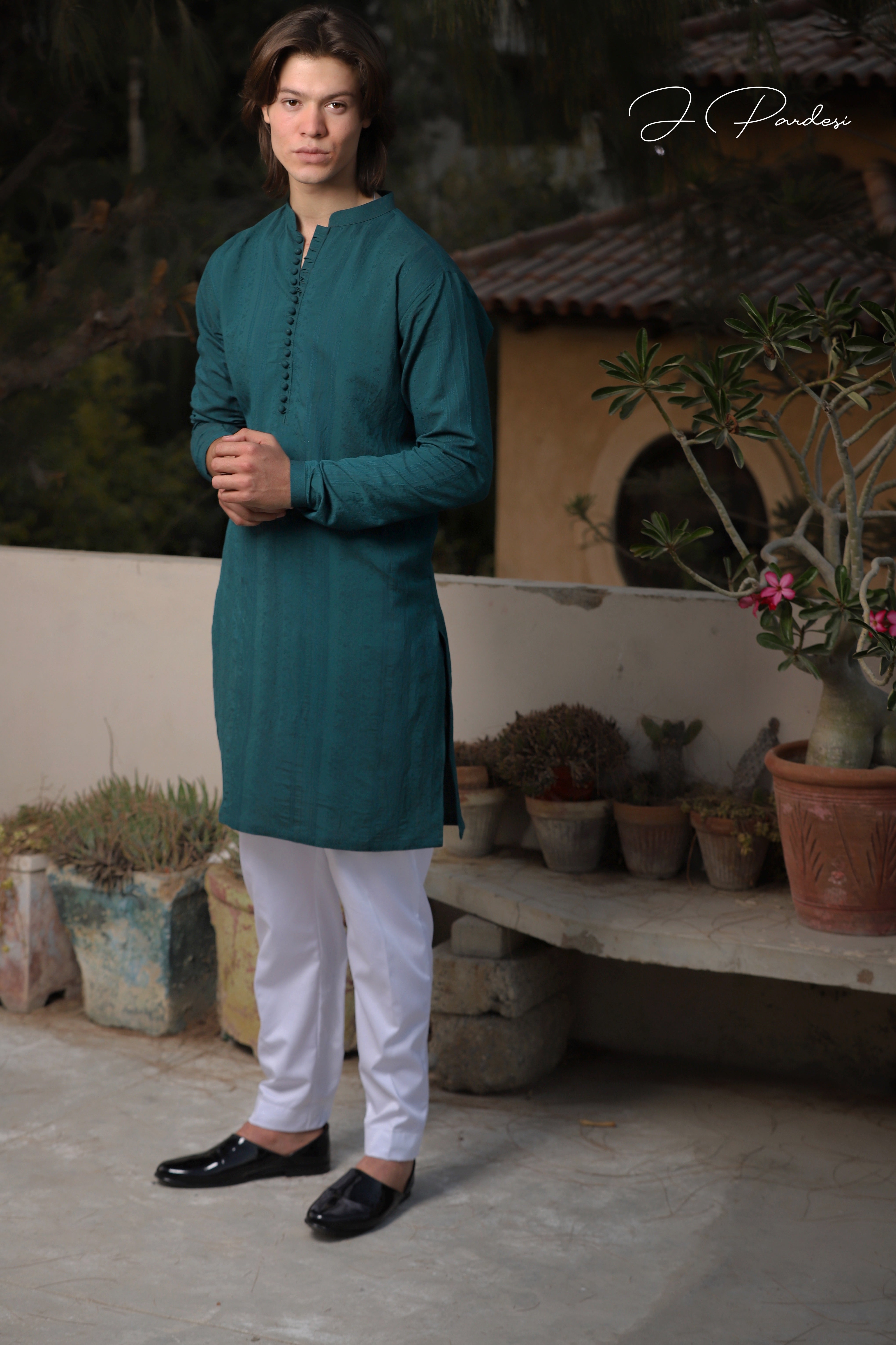 Lush Green Textured Cotton-Silk Kurta (2-Piece) - Image 2