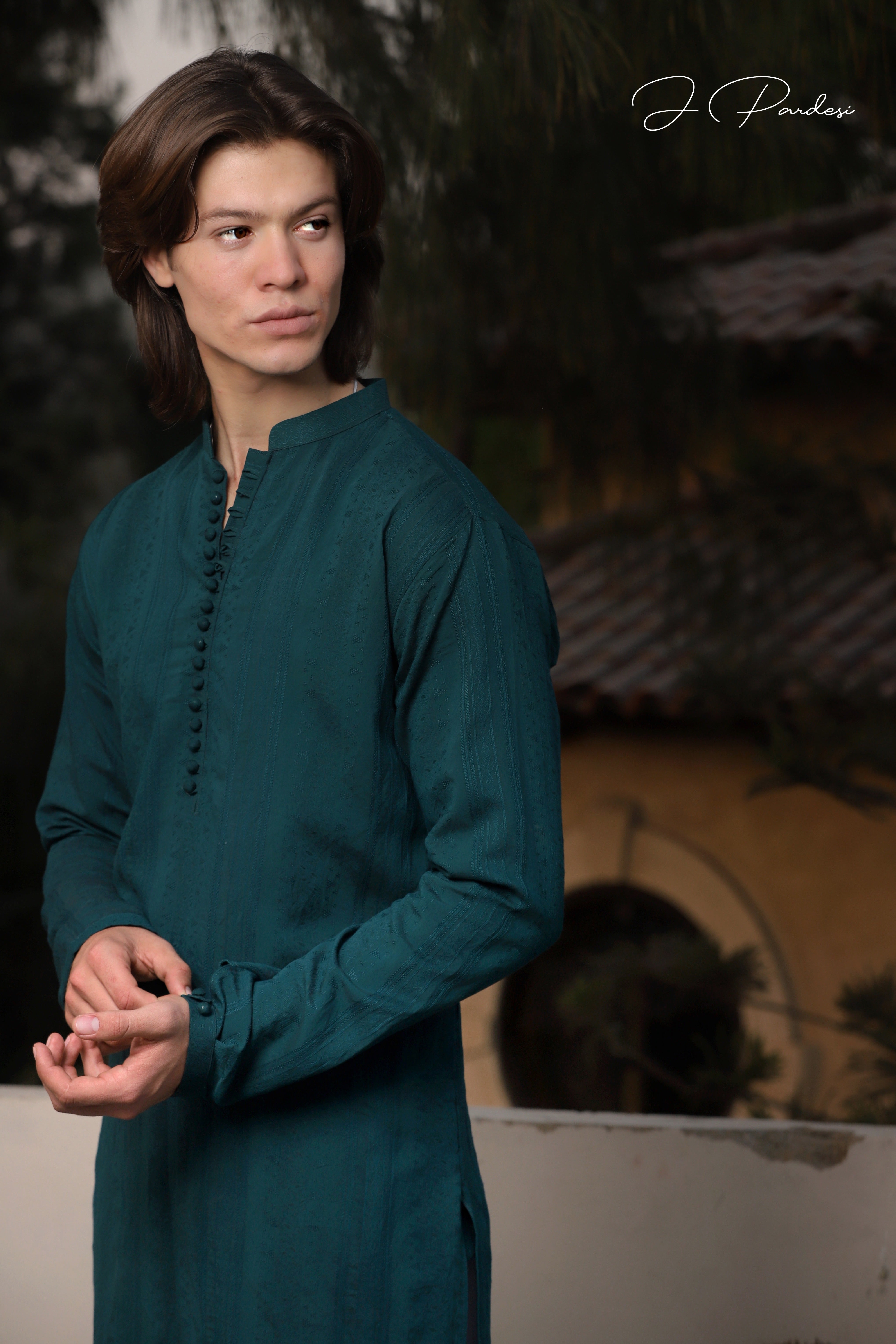 Lush Green Textured Cotton-Silk Kurta (2-Piece) - Image 3