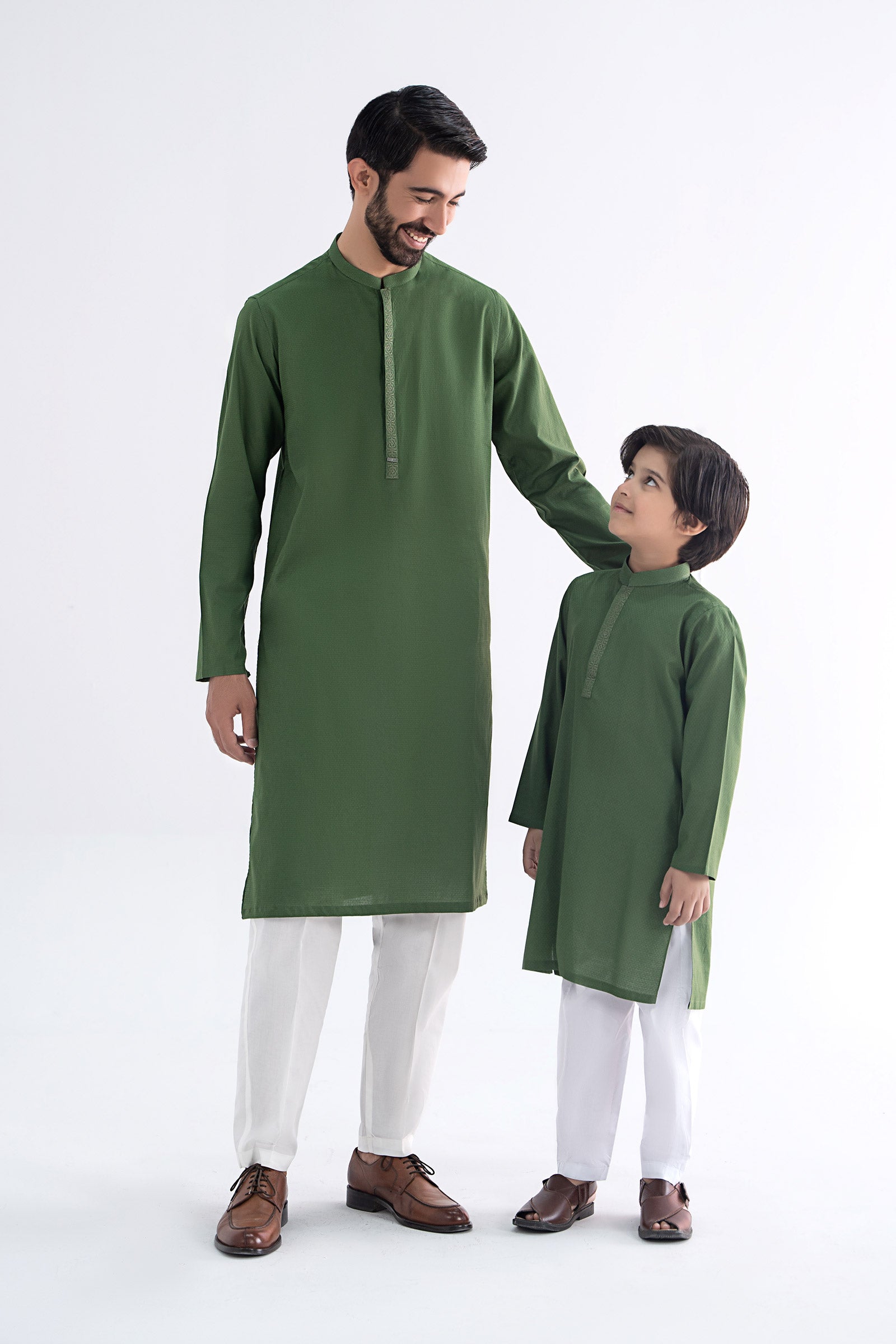 Green Jacquard Embroidered Kurta (2-Piece) - Image 3