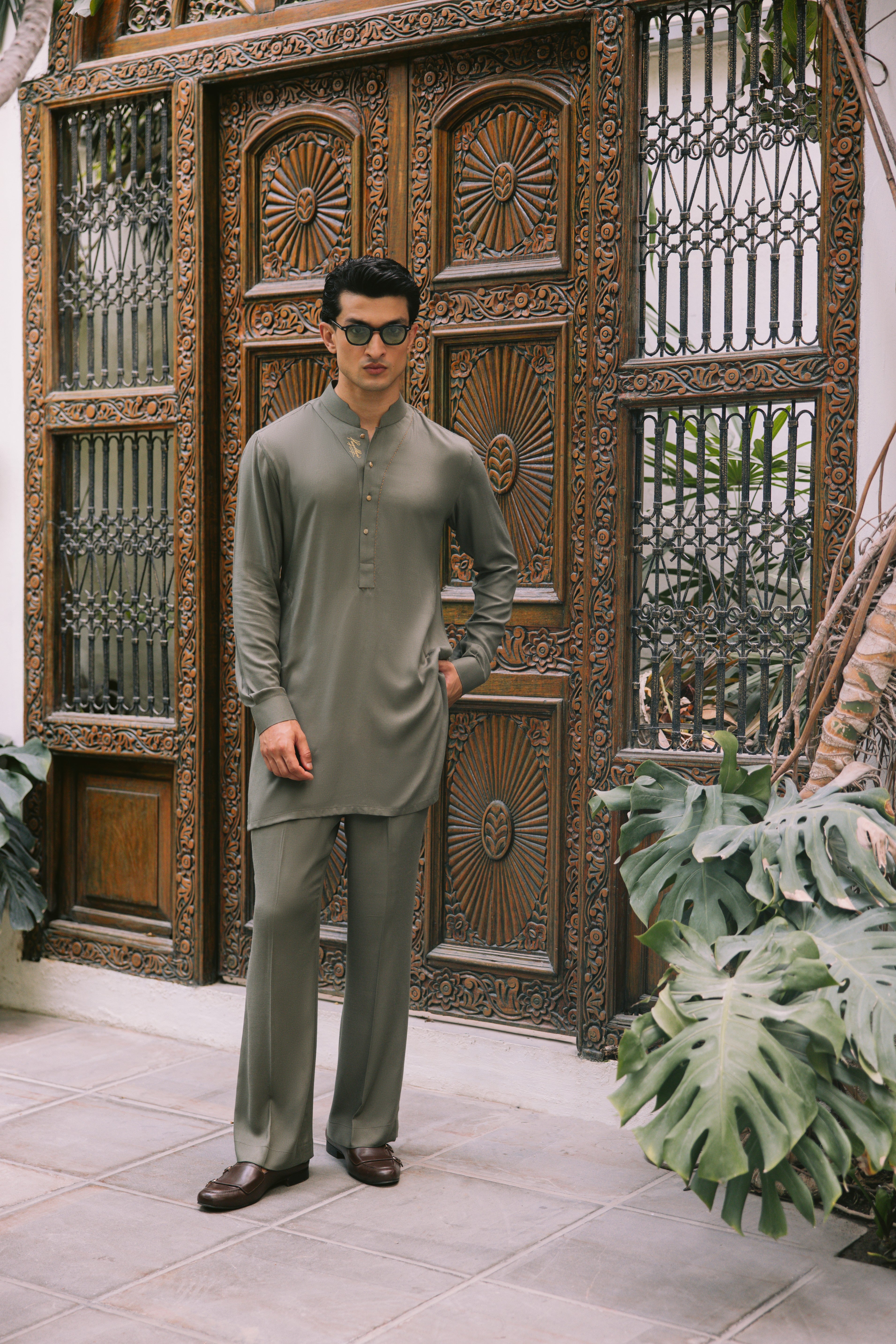 Olive Green Embroidered Linen Kurta Pajama (2-Piece) - Image 2