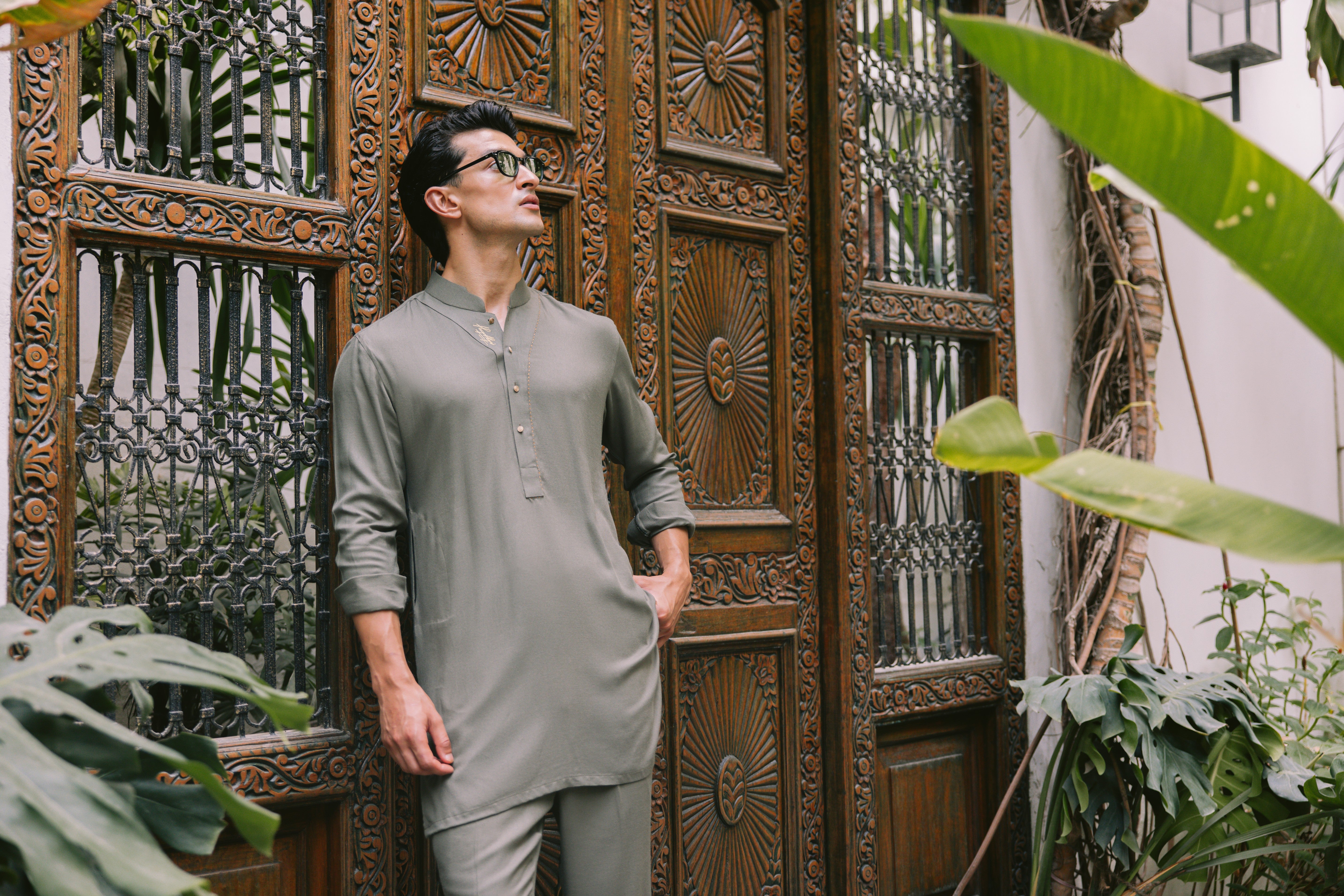 Olive Green Embroidered Linen Kurta Pajama (2-Piece) - Image 3