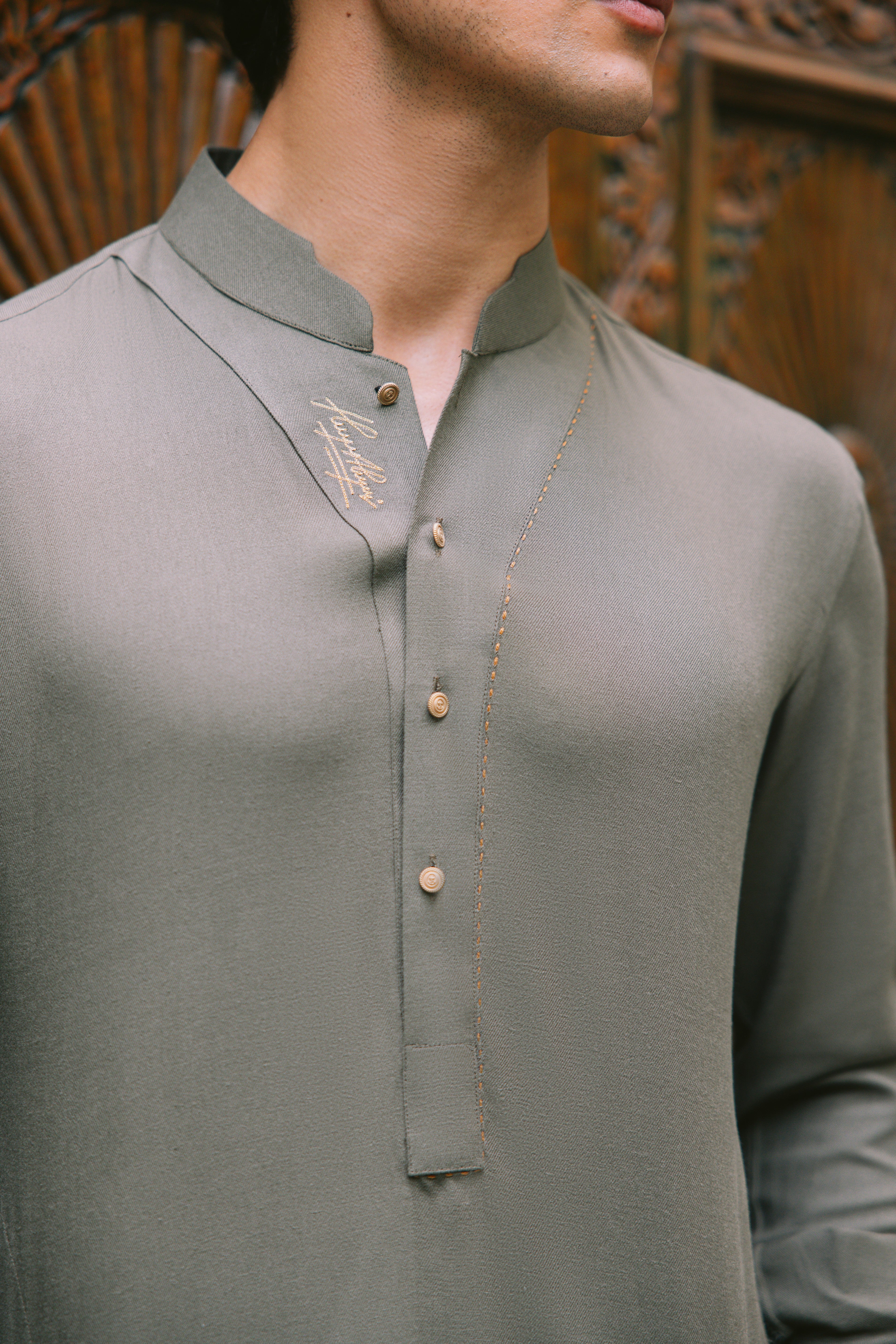 Olive Green Embroidered Linen Kurta Pajama (2-Piece) - Image 4