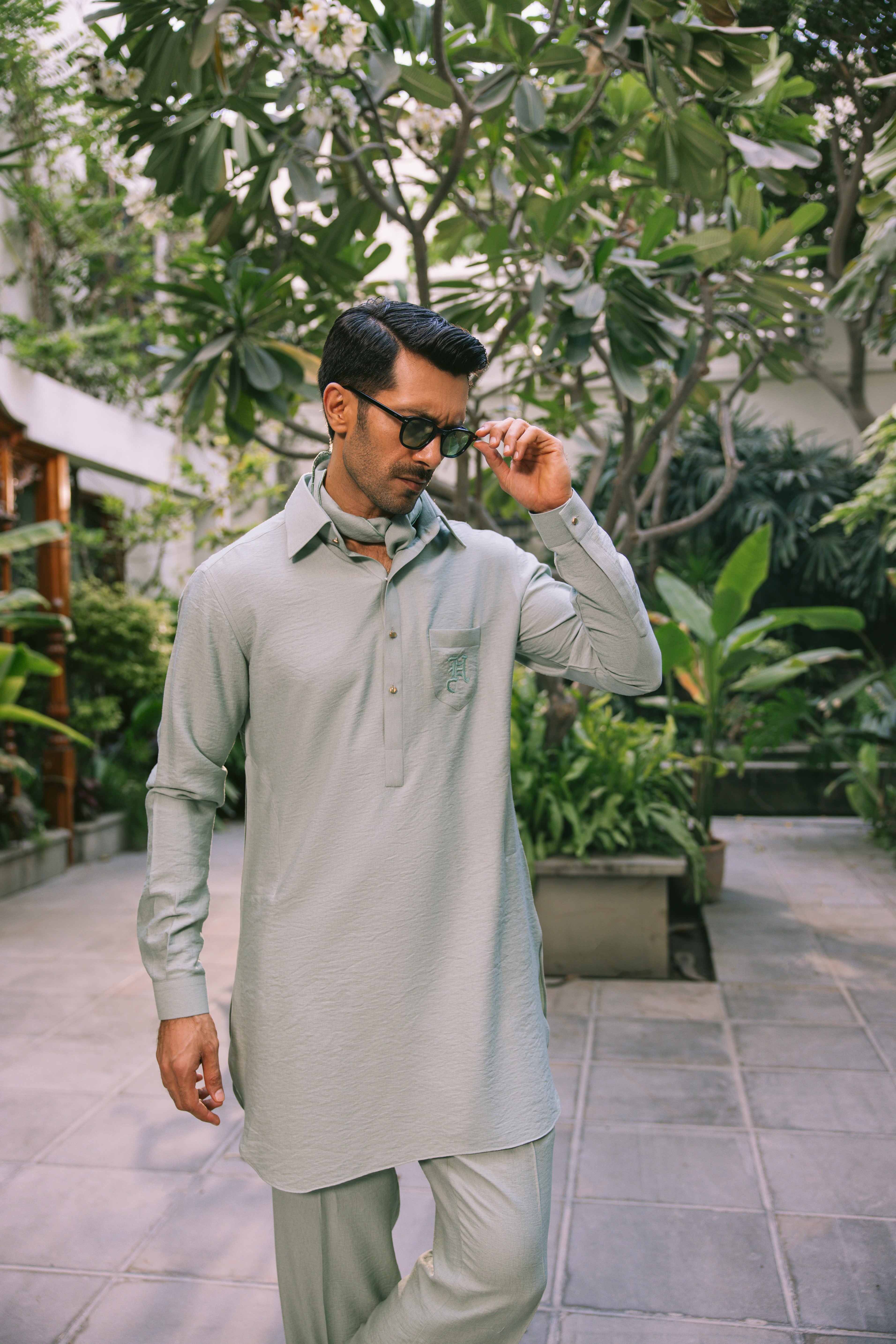 Mint Green Embroidered Linen Kurta Pajama (2-Piece) - Image 7