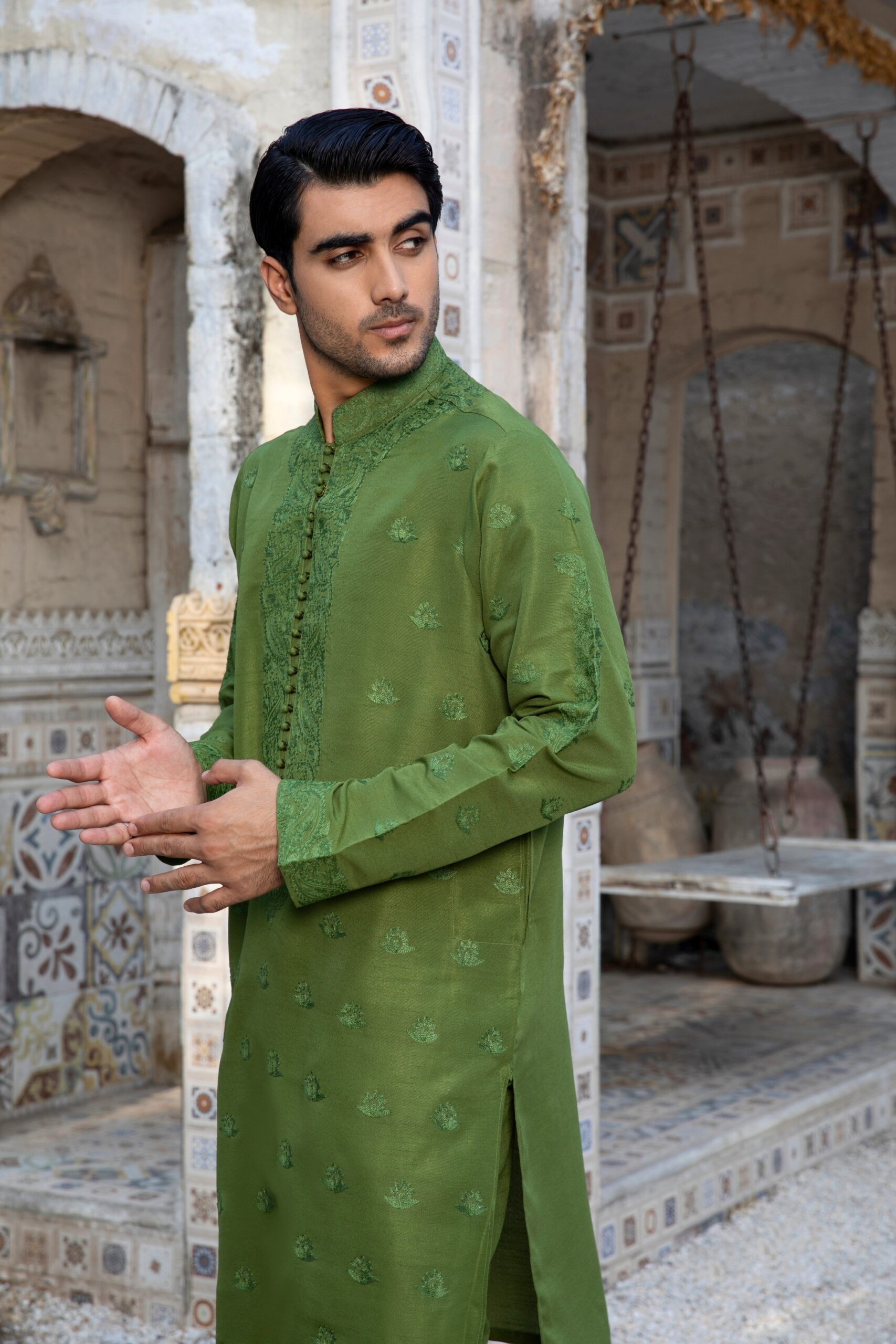 Green Embroidered Synthetic Raw Silk Kurta Pajama (2-Piece) - Image 2