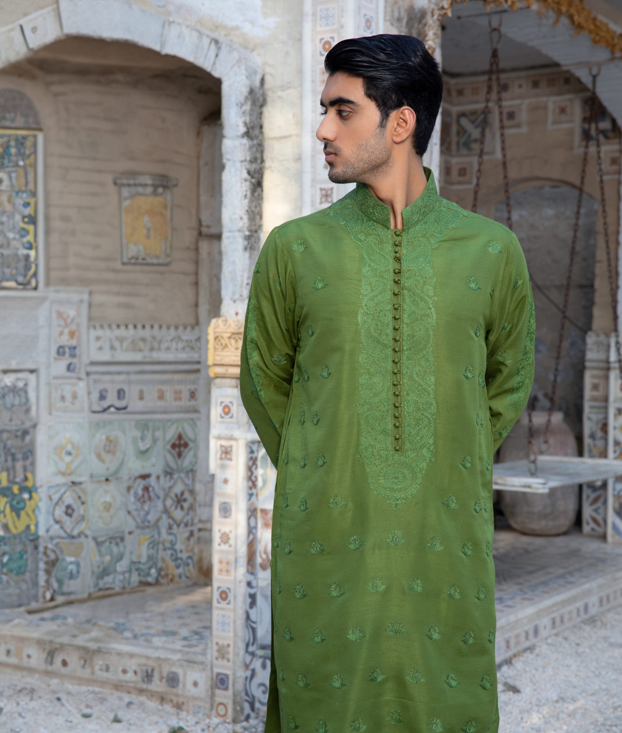 Green Embroidered Synthetic Raw Silk Kurta Pajama (2-Piece) - Image 4