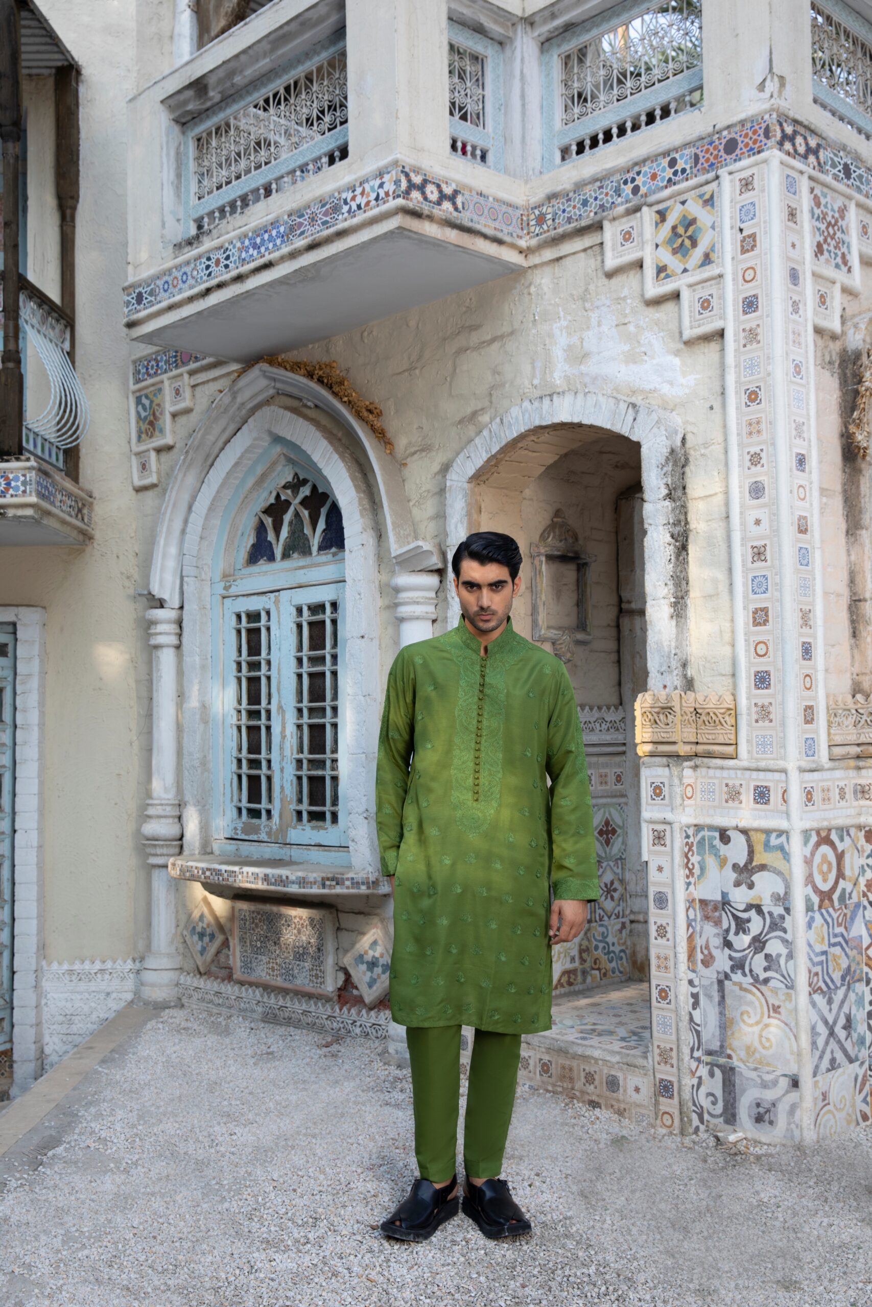 Green Embroidered Synthetic Raw Silk Kurta Pajama (2-Piece) - Image 5