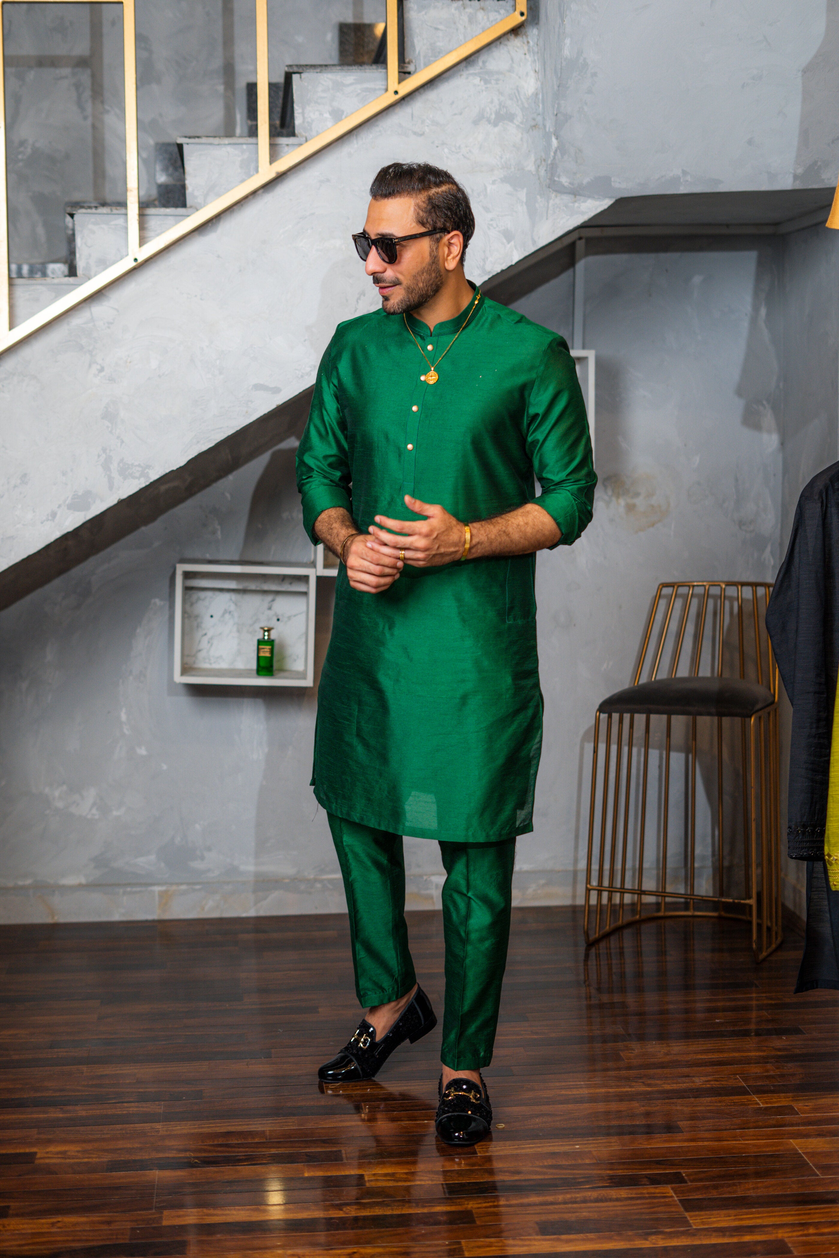 Bottle Green Raw Silk Kurta Pajama (3-Piece) - Image 2