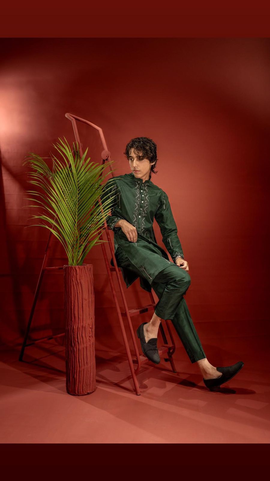 Bottle Green Embroidered Silk Kurta Pajama (2-Piece) - Image 3