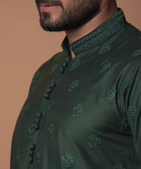 Emerald Green Motif Embroidered Silk-Blend Kurta (2-Piece) - Image 4