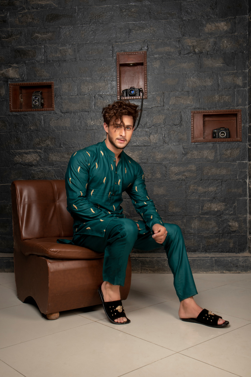 Emerald Green Embroidered Silk-Blend Kurta Pajama (2-Piece) - Image 3
