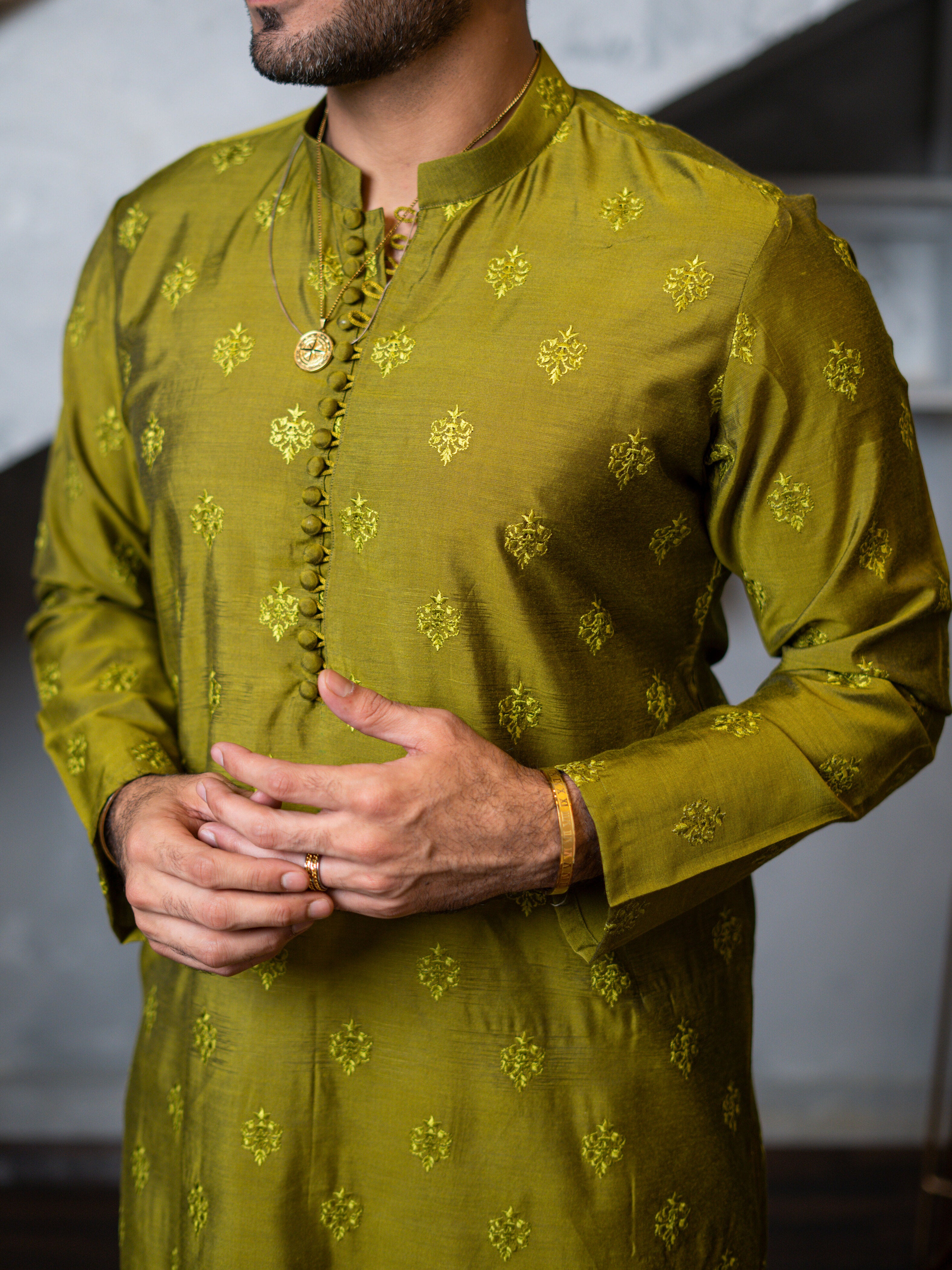 Olive Green Embossed Silk-Blend Kurta (2-Piece) - Image 3