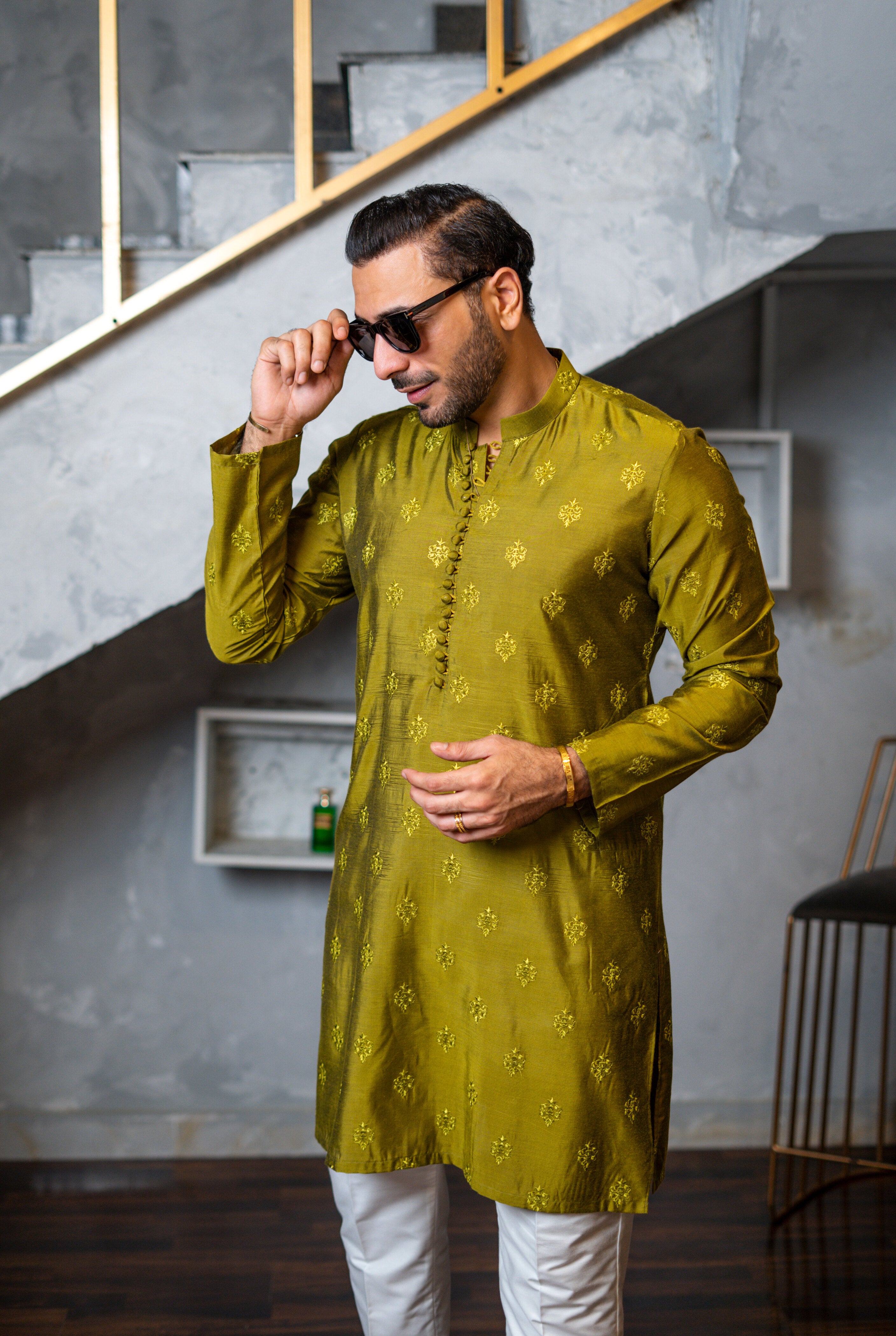 Olive Green Embossed Silk-Blend Kurta (2-Piece) - Image 4