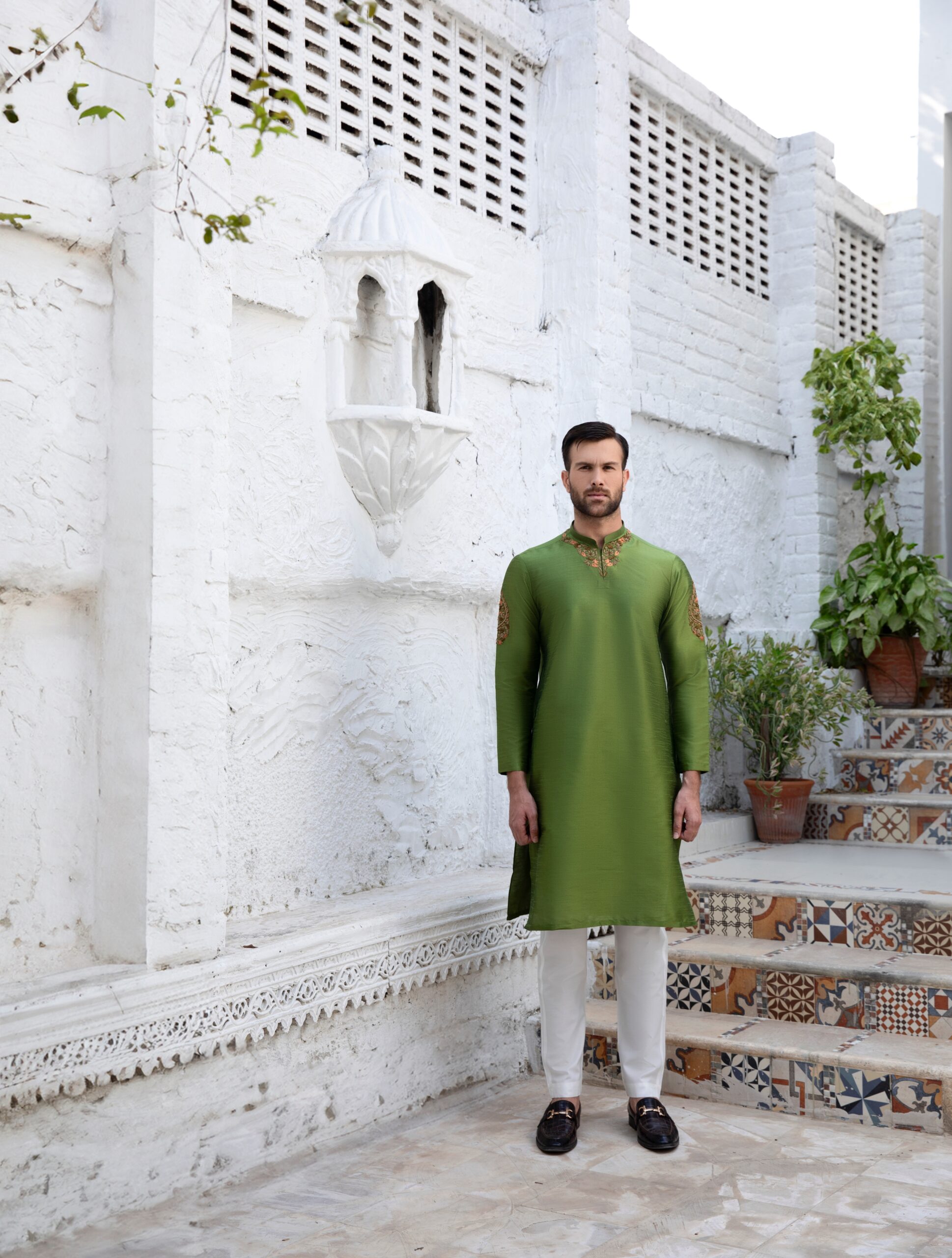 Green Embroidered Raw Silk Kurta (2-Piece) - Image 1