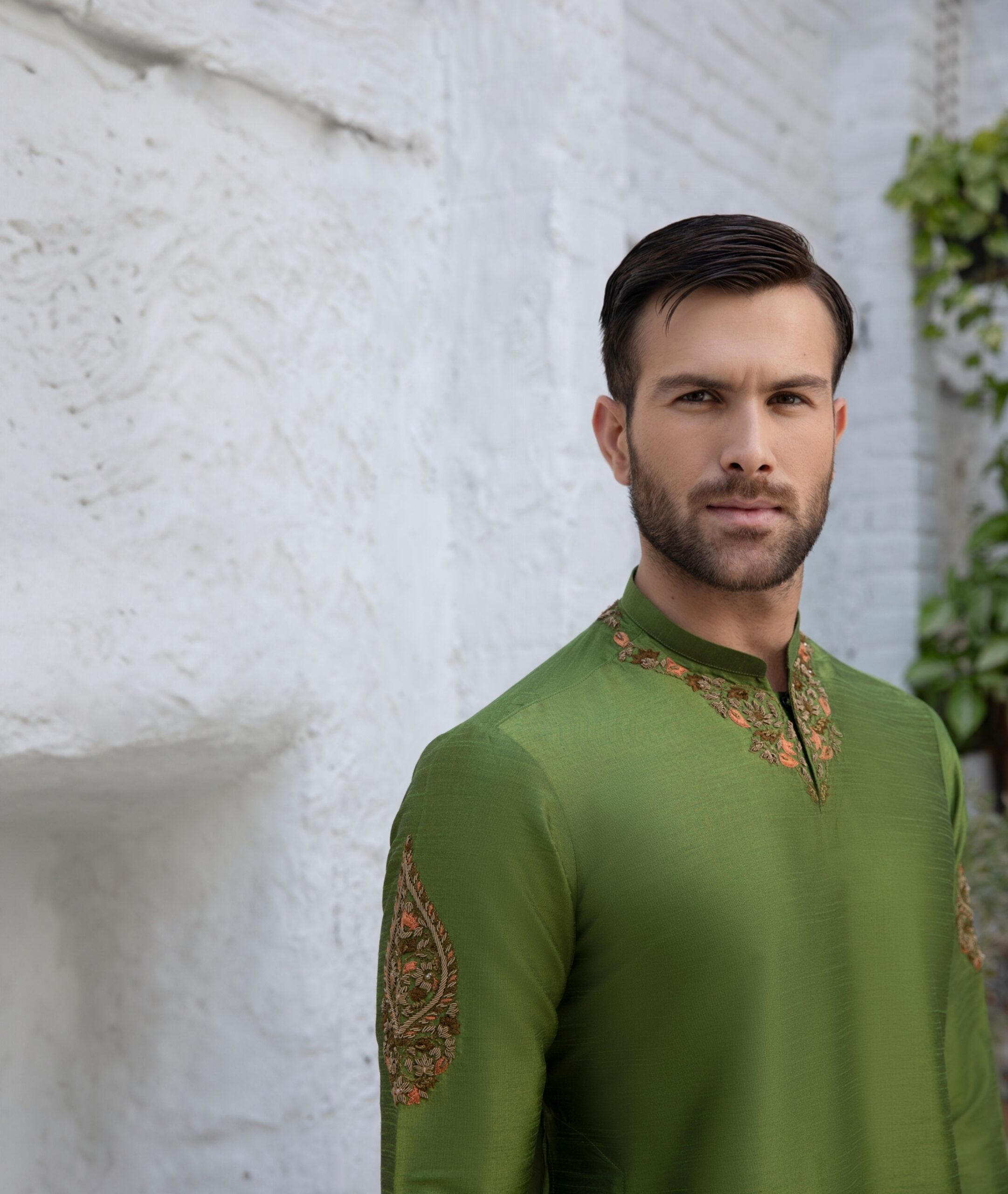 Green Embroidered Raw Silk Kurta (2-Piece) - Image 2