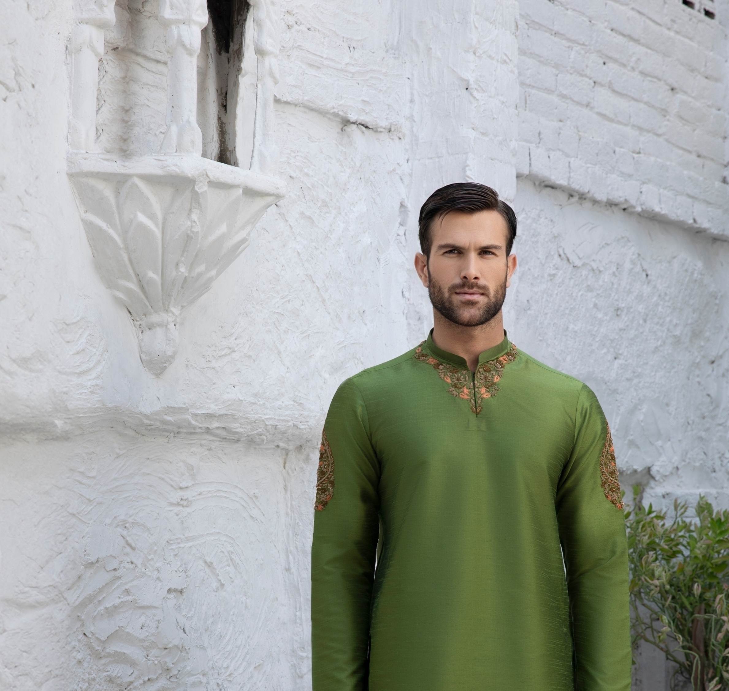 Green Embroidered Raw Silk Kurta (2-Piece) - Image 3