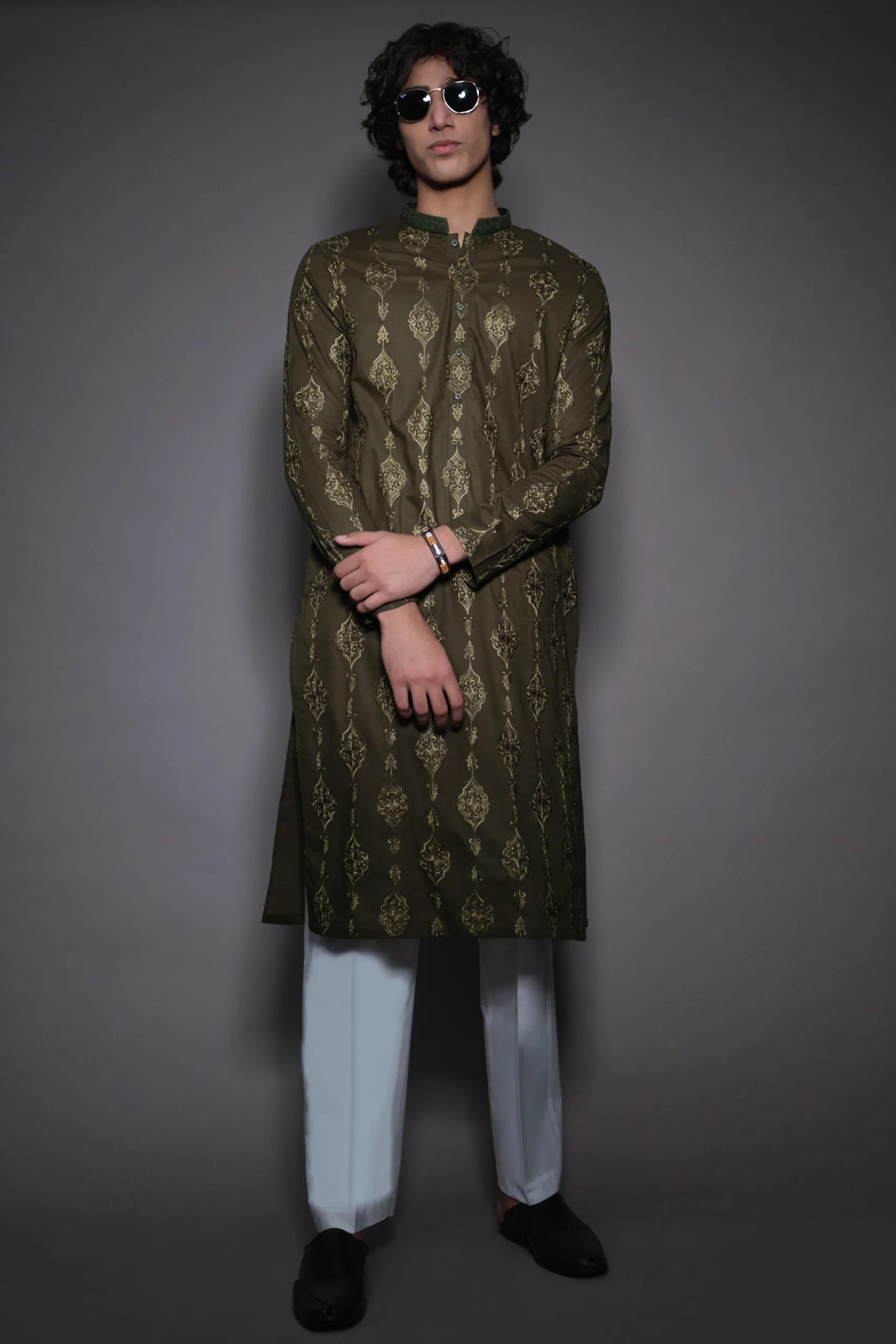 Festive Green Embroidered Silk-Blend Kurta (2-Piece) - Image 1