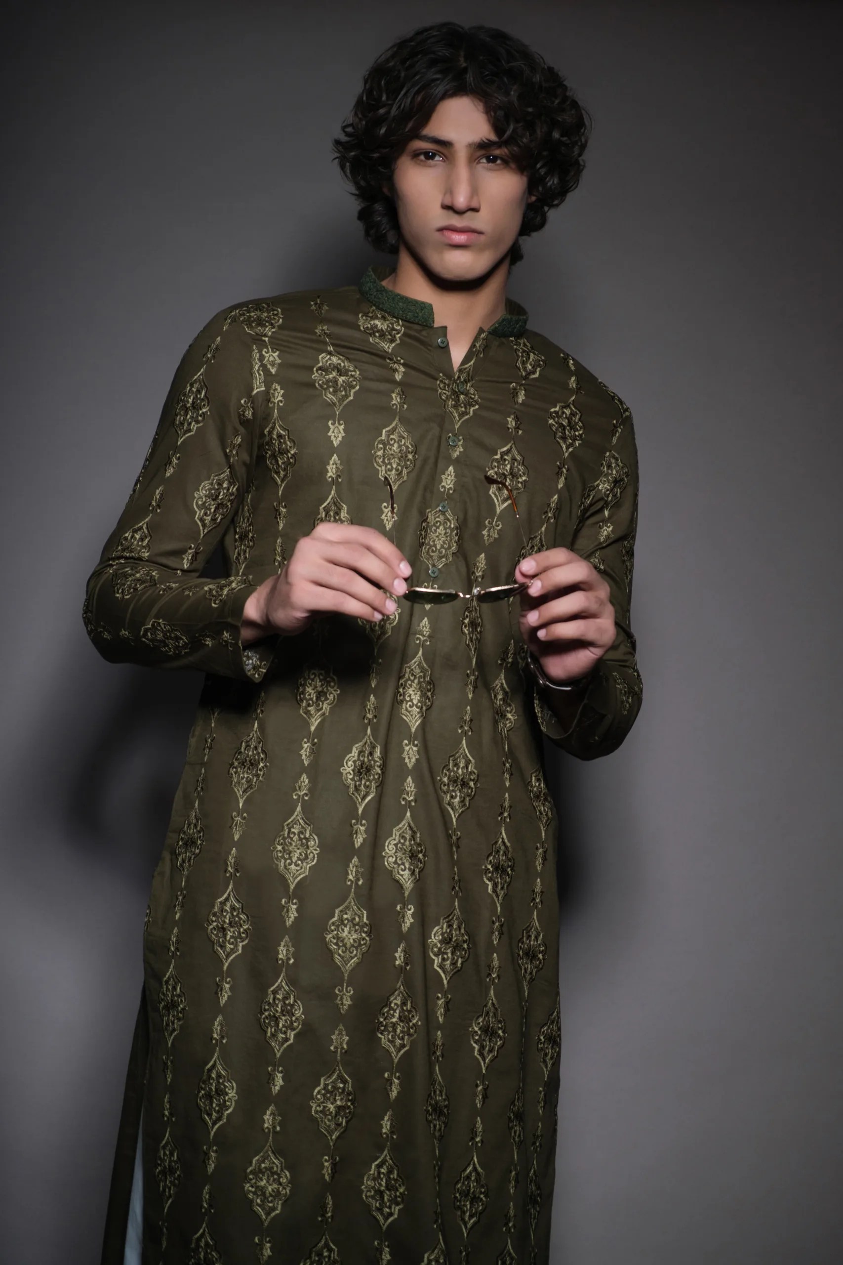 Festive Green Embroidered Silk-Blend Kurta (2-Piece) - Image 4